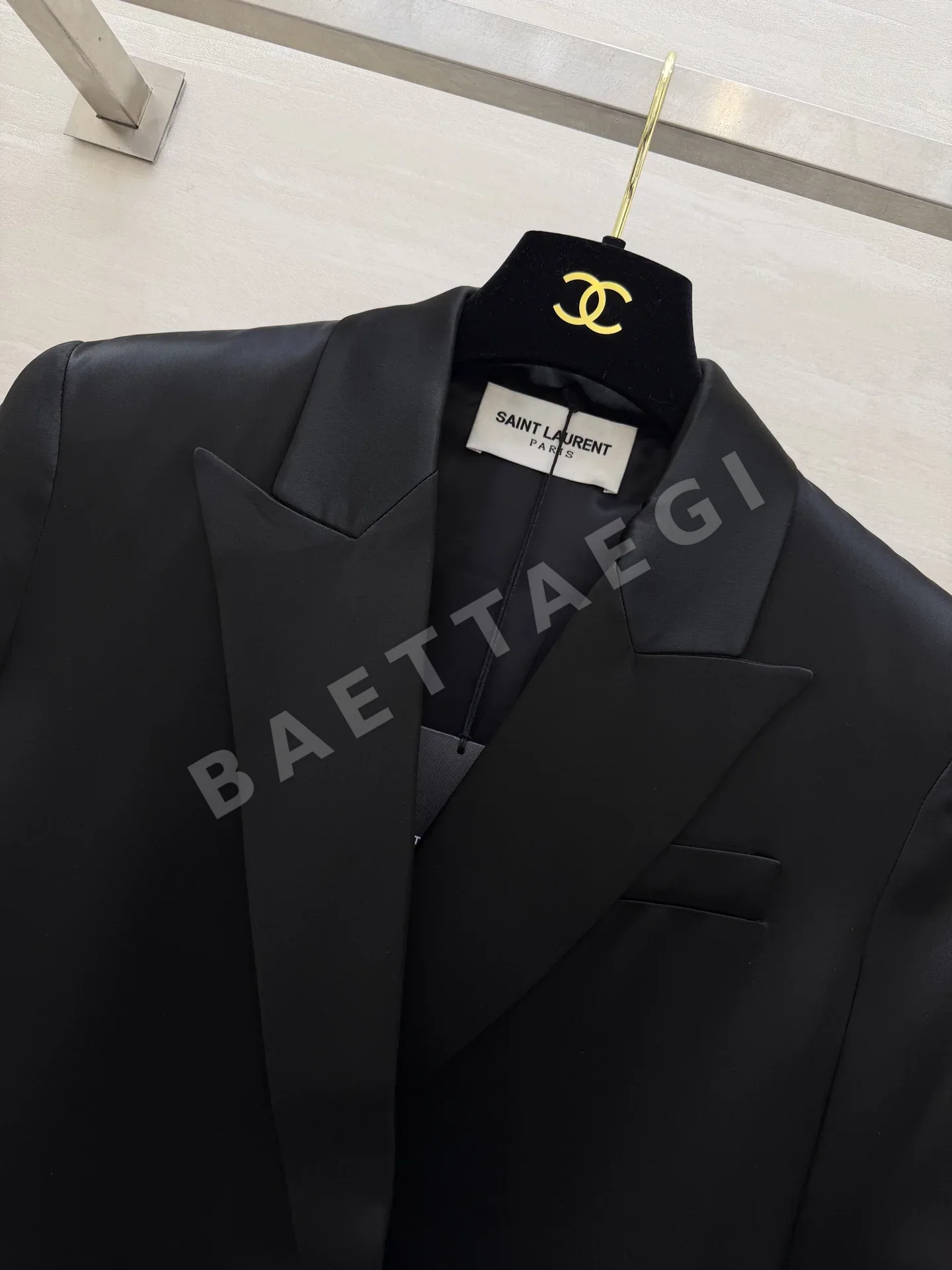 생로랑 아세테이트 새틴 더블 브레스티드 여성 자켓 상세 이미지 3