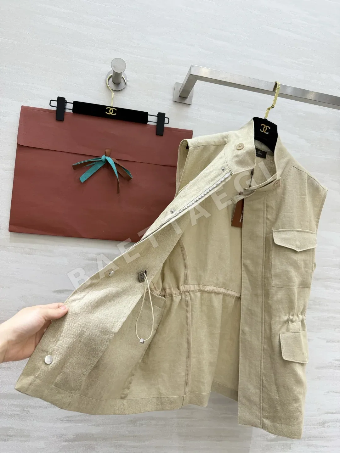로로피아나 린넨 멀티포켓 베스트 여성의류 상세 이미지 5
