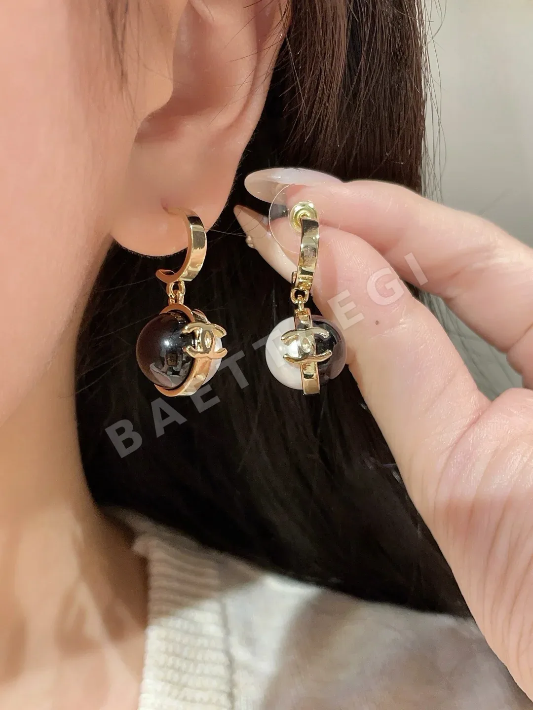 샤넬 블랙 화이트 컬러블록 진주 귀걸이 상세 이미지 3