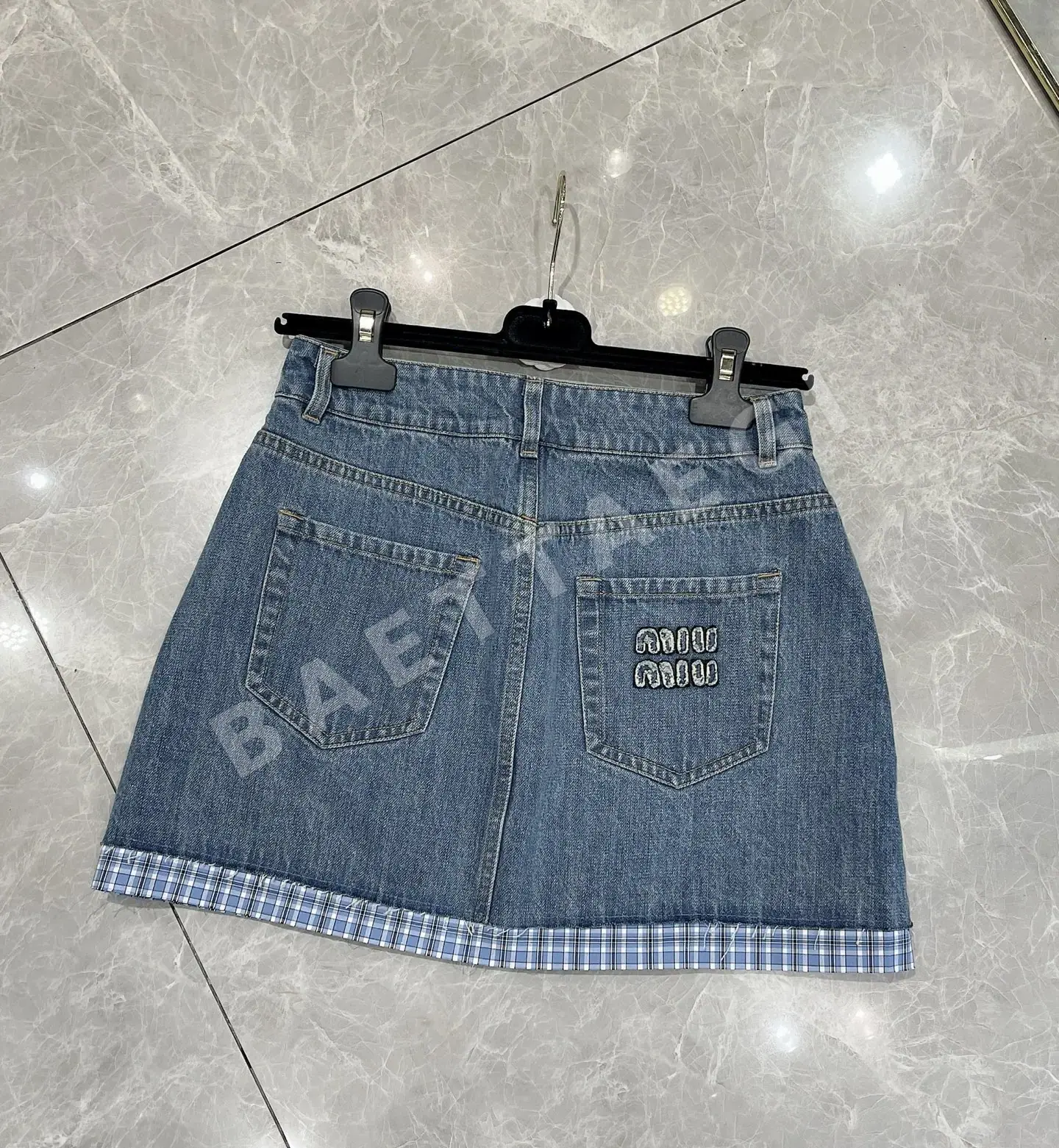 미우미우 컬러 블록 체크 패치워크 자수 데님 자켓 상세 이미지 8