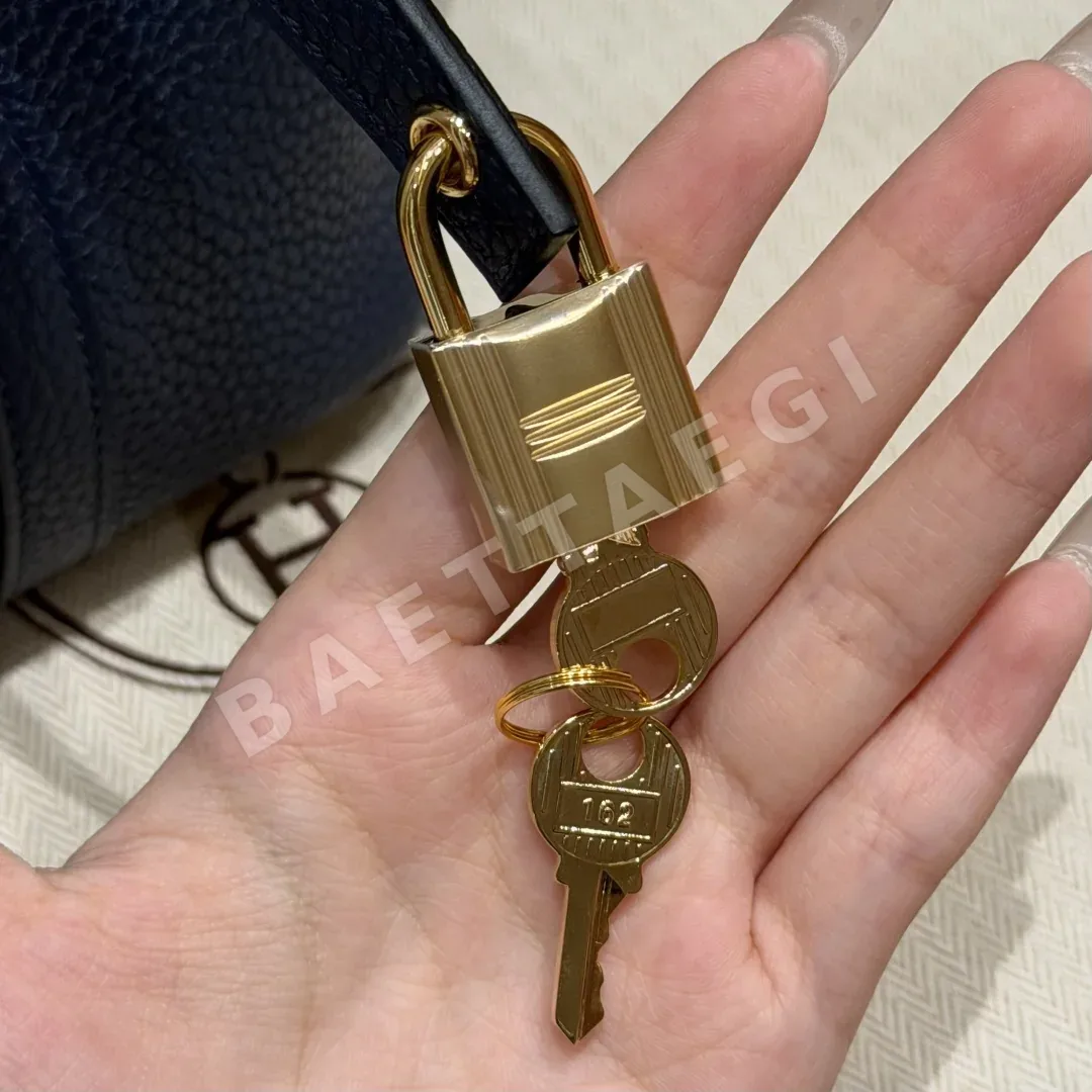 에르메스 피코탄 락 18 소가죽 가방 상세 이미지 9