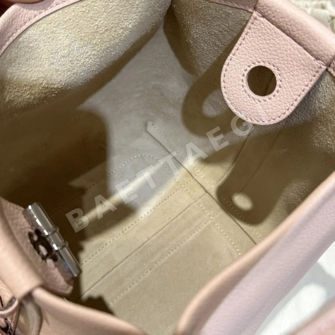 로로피아나 송아지가죽 버킷백 상세 이미지 7