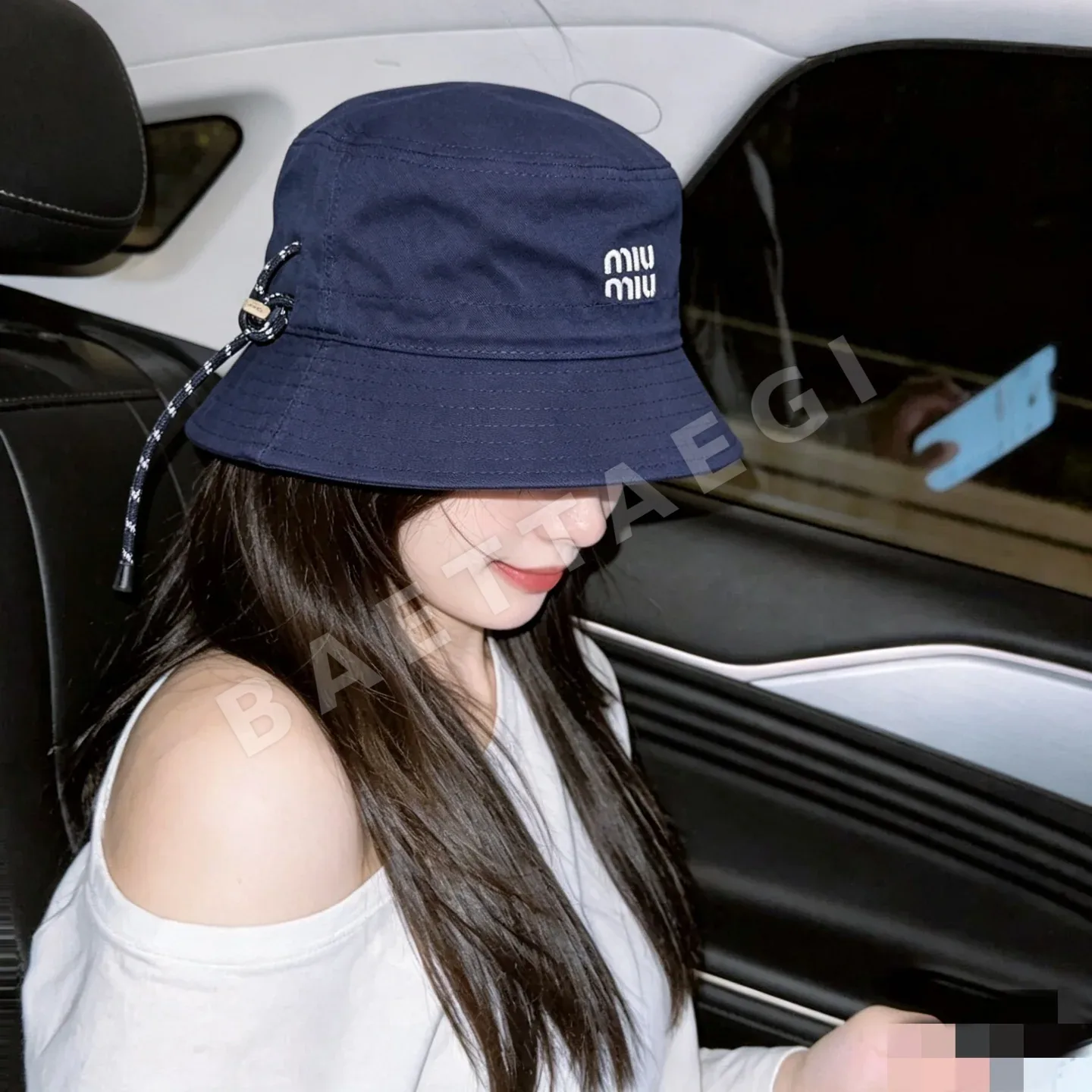미우미우 자수 버킷 햇 모자 118639