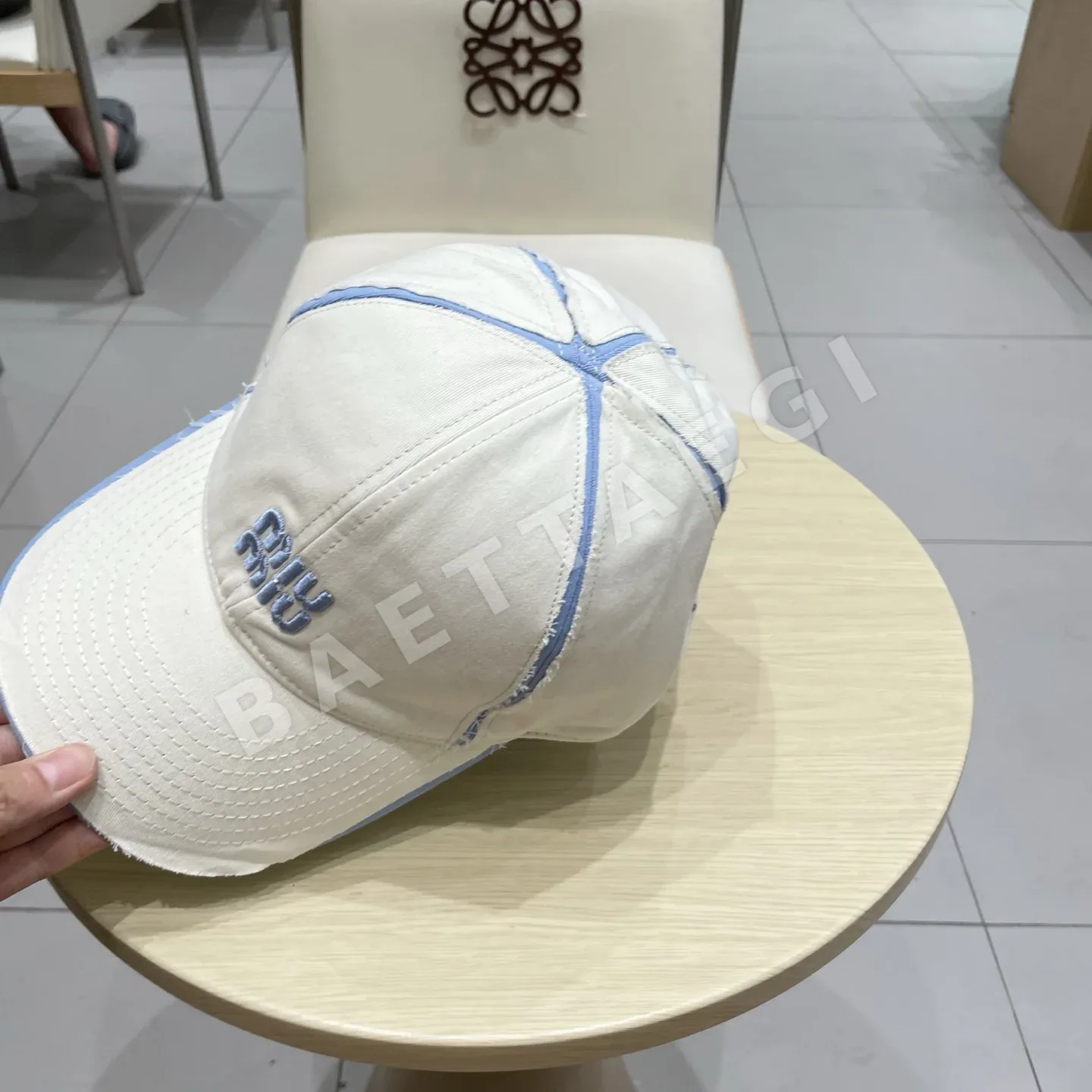 미우미우 자수 베이스볼캡 상세 이미지 8
