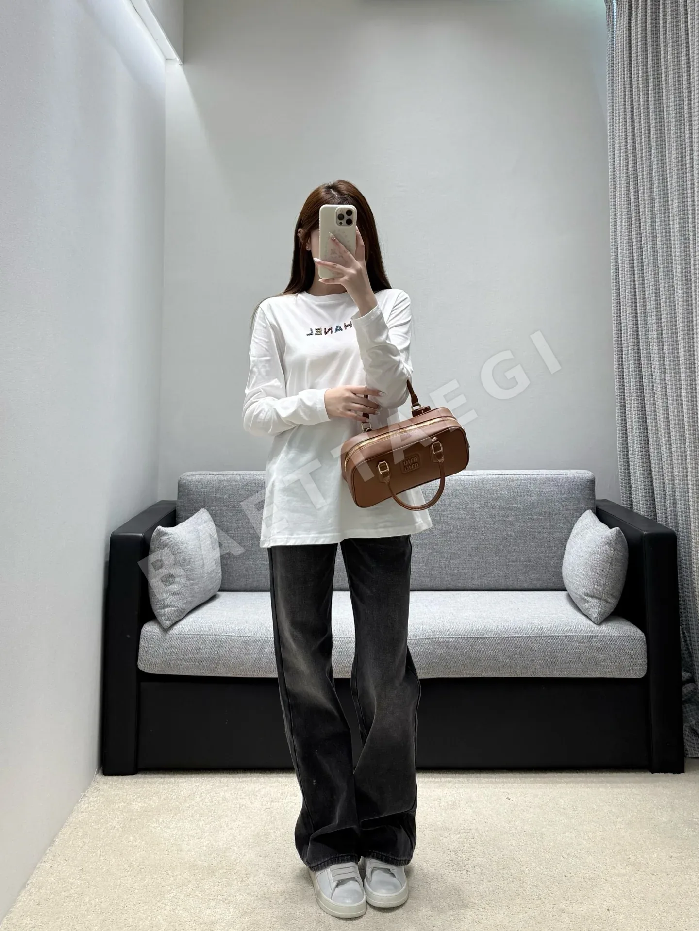 샤넬 컬러풀 라인스톤 로고 여성 긴팔 티셔츠 상세 이미지 4