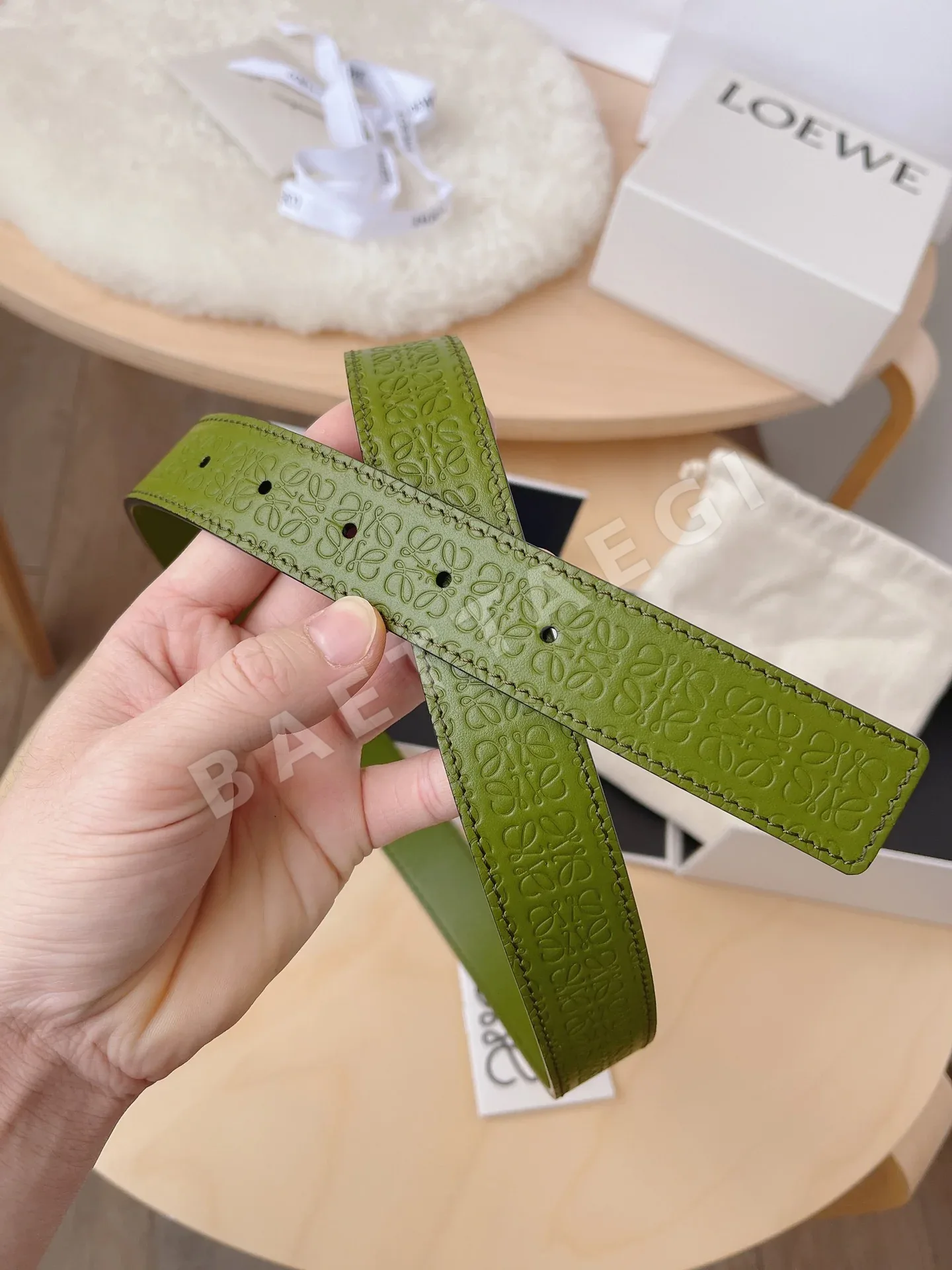 로에베 아날그램 버클 엠보싱 가죽 벨트 상세 이미지 4