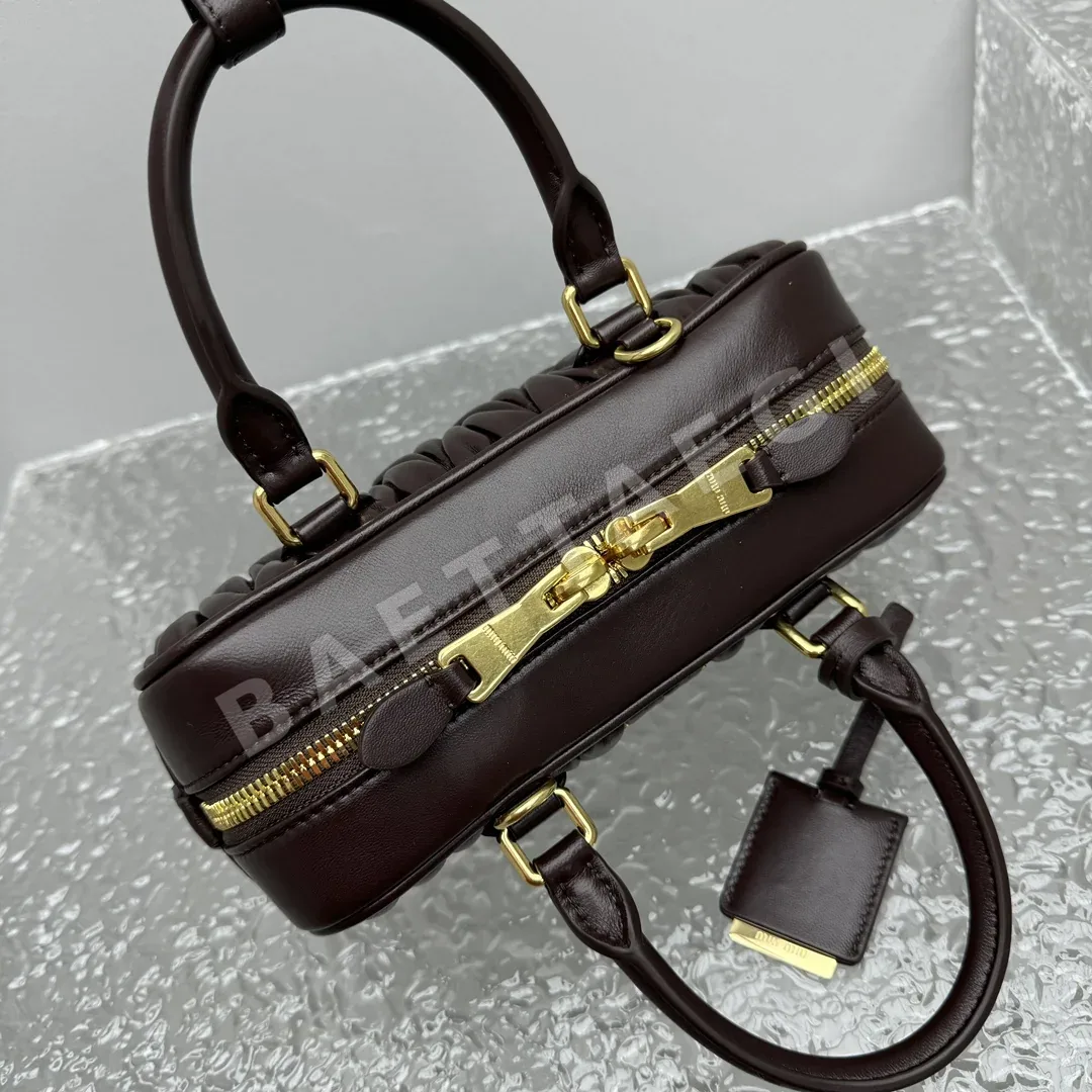 미우미우 램스킨 빈티지 직사각형 가죽 가방 상세 이미지 8