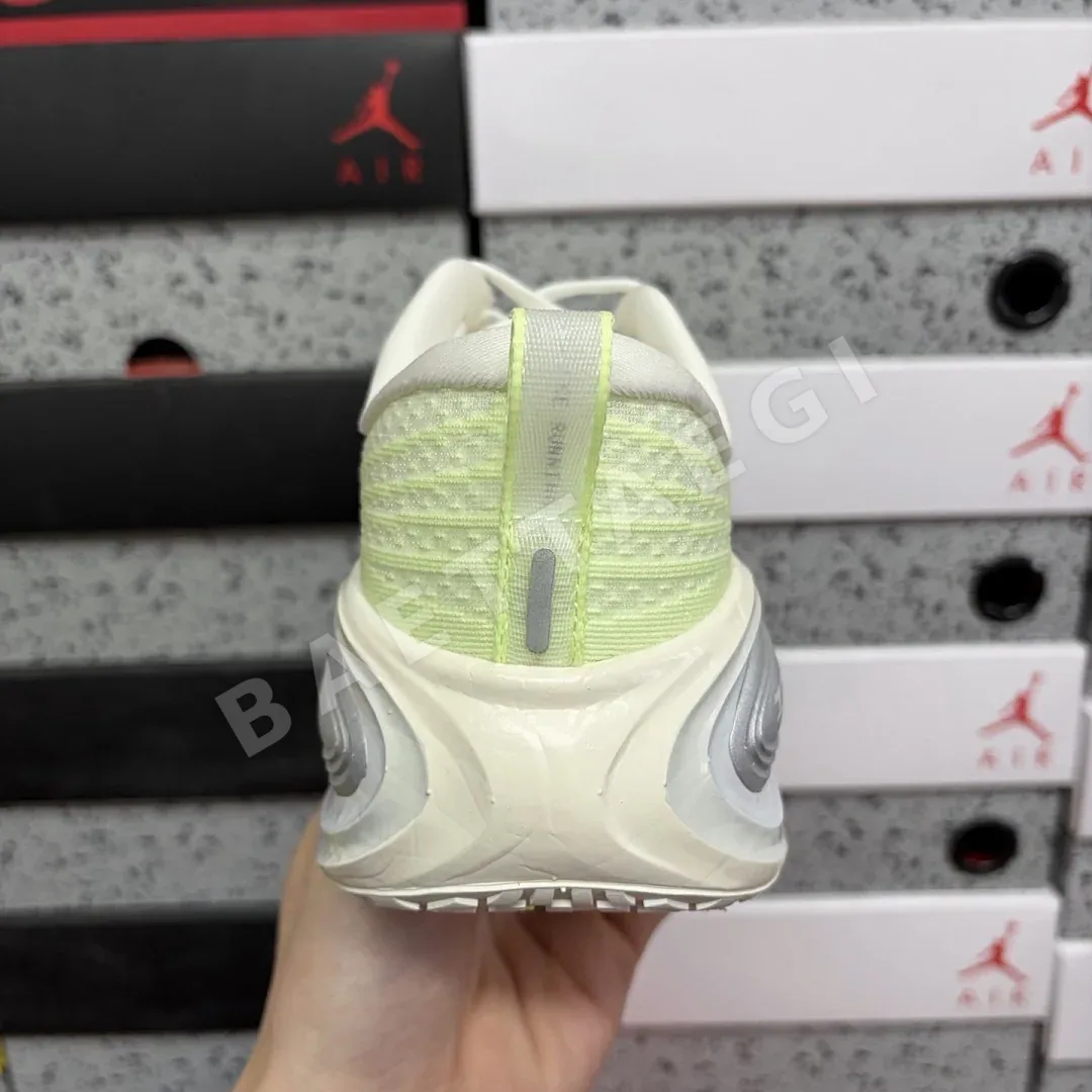 나이키 [GT] 보메로 플러스 HV8154-103 201152 Nike Vomero Plus Barely Volt 상세 이미지 7