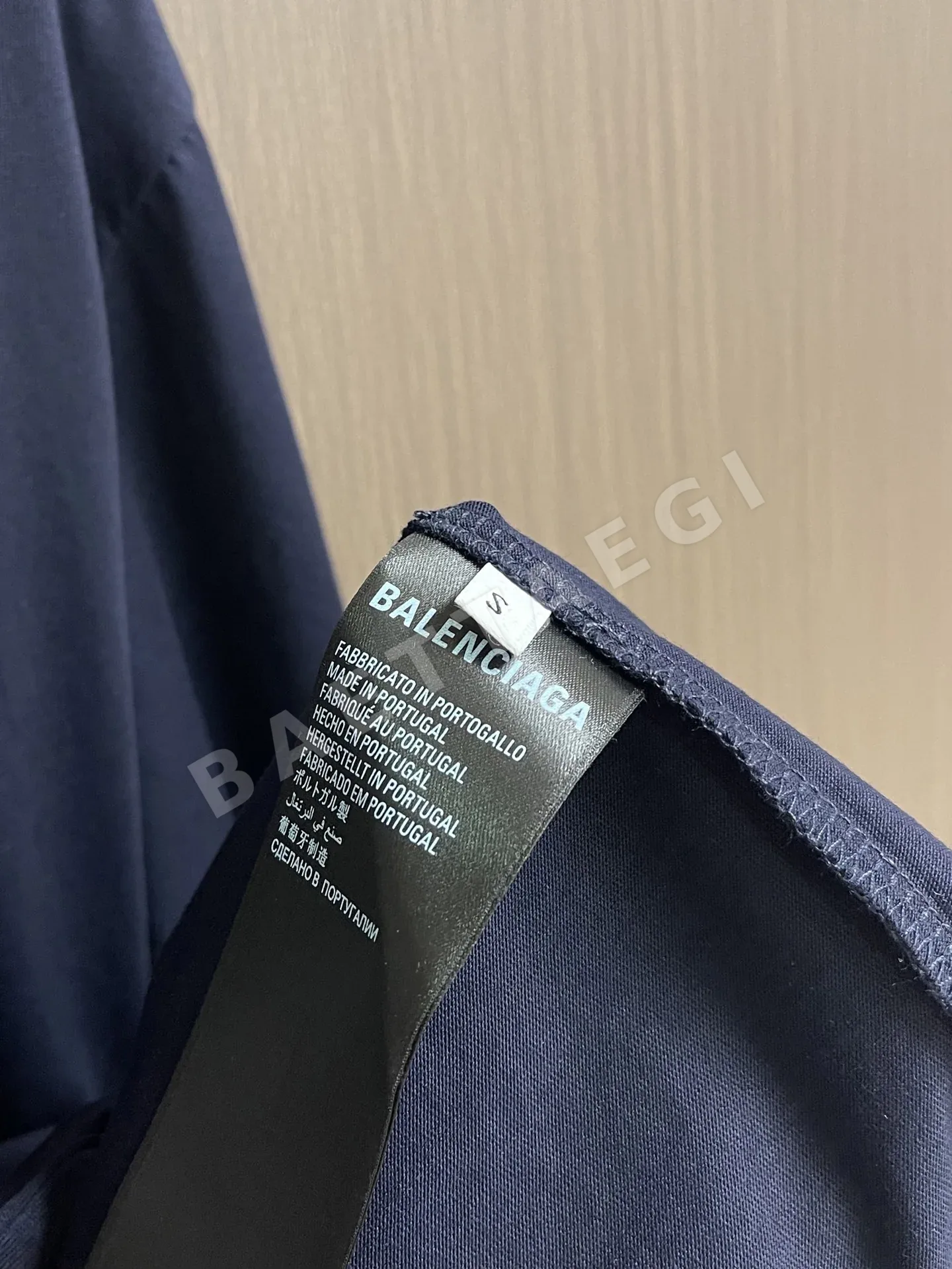 발렌시아가 남성 크루넥 반팔 티셔츠 상세 이미지 7