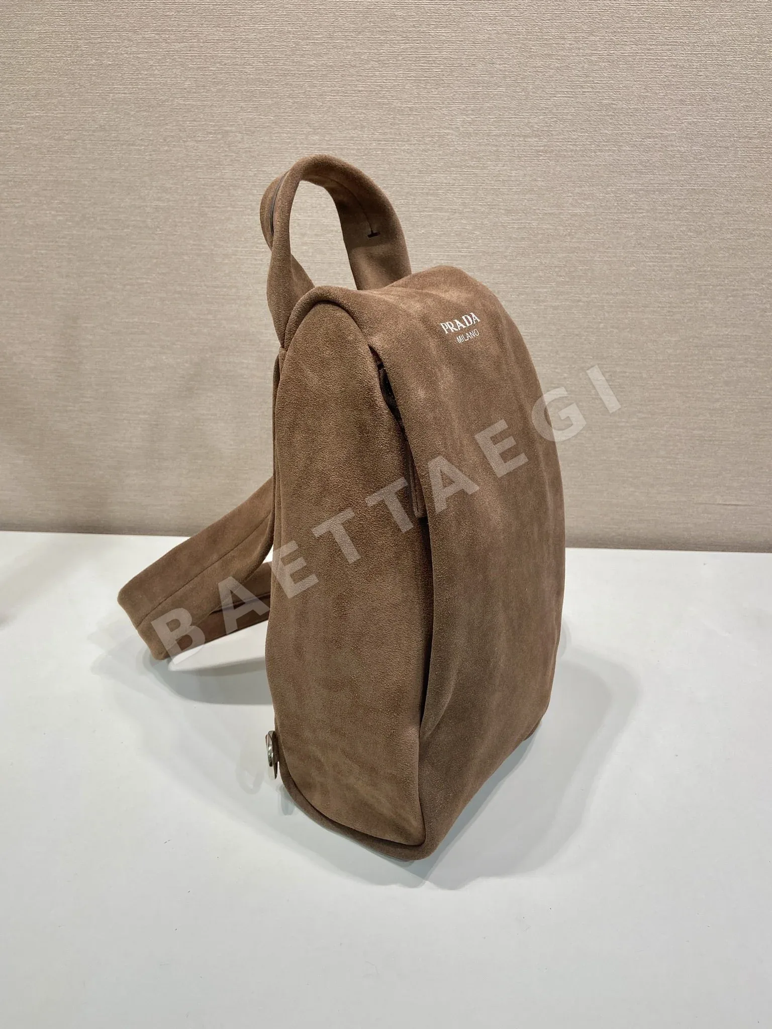 프라다 스웨이드 체스트백 2VZ114 상세 이미지 2