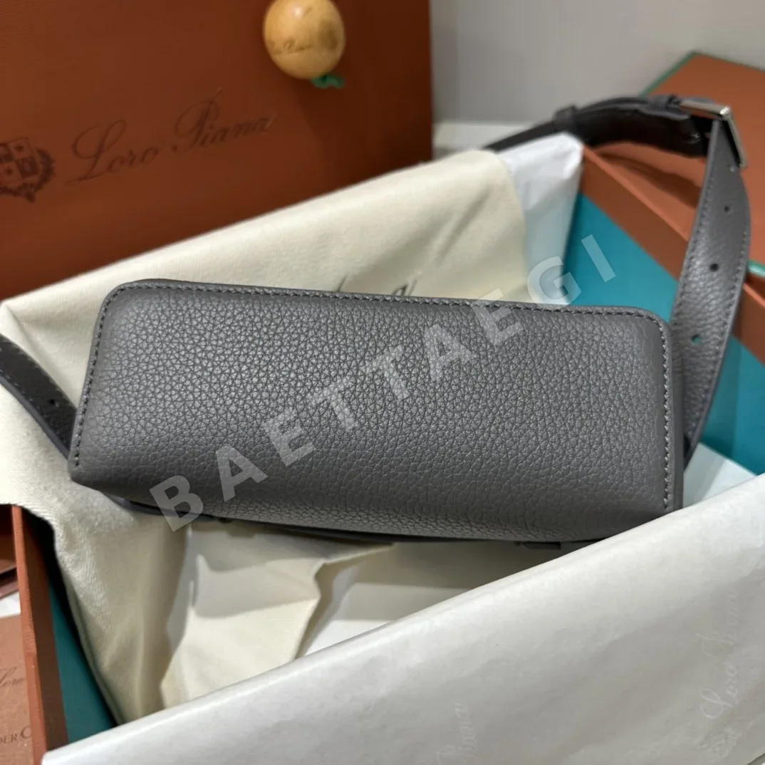 로로피아나 웨이스트 백 가방 상세 이미지 6
