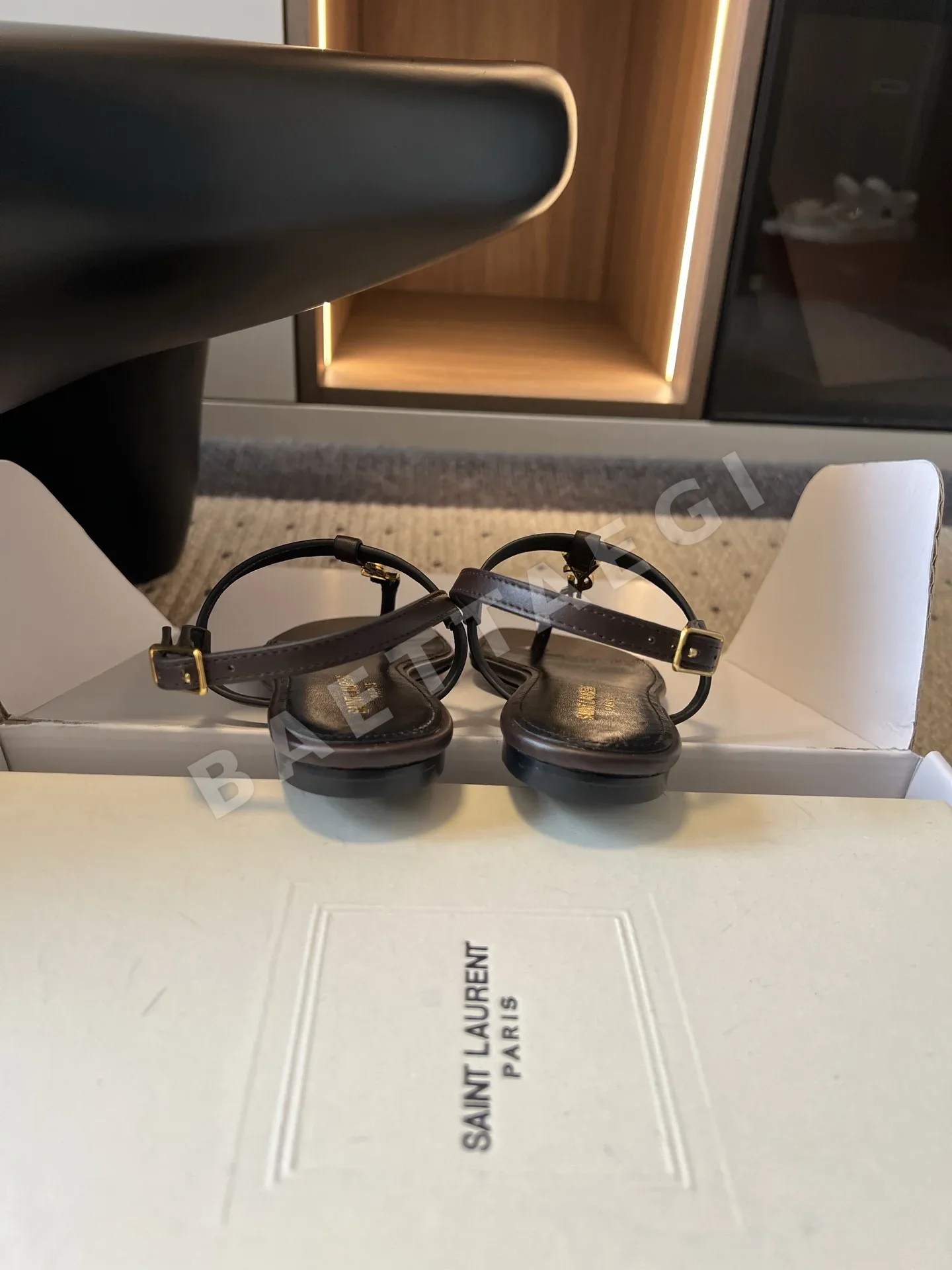 생로랑 YSL 버클 비치 샌들 상세 이미지 9