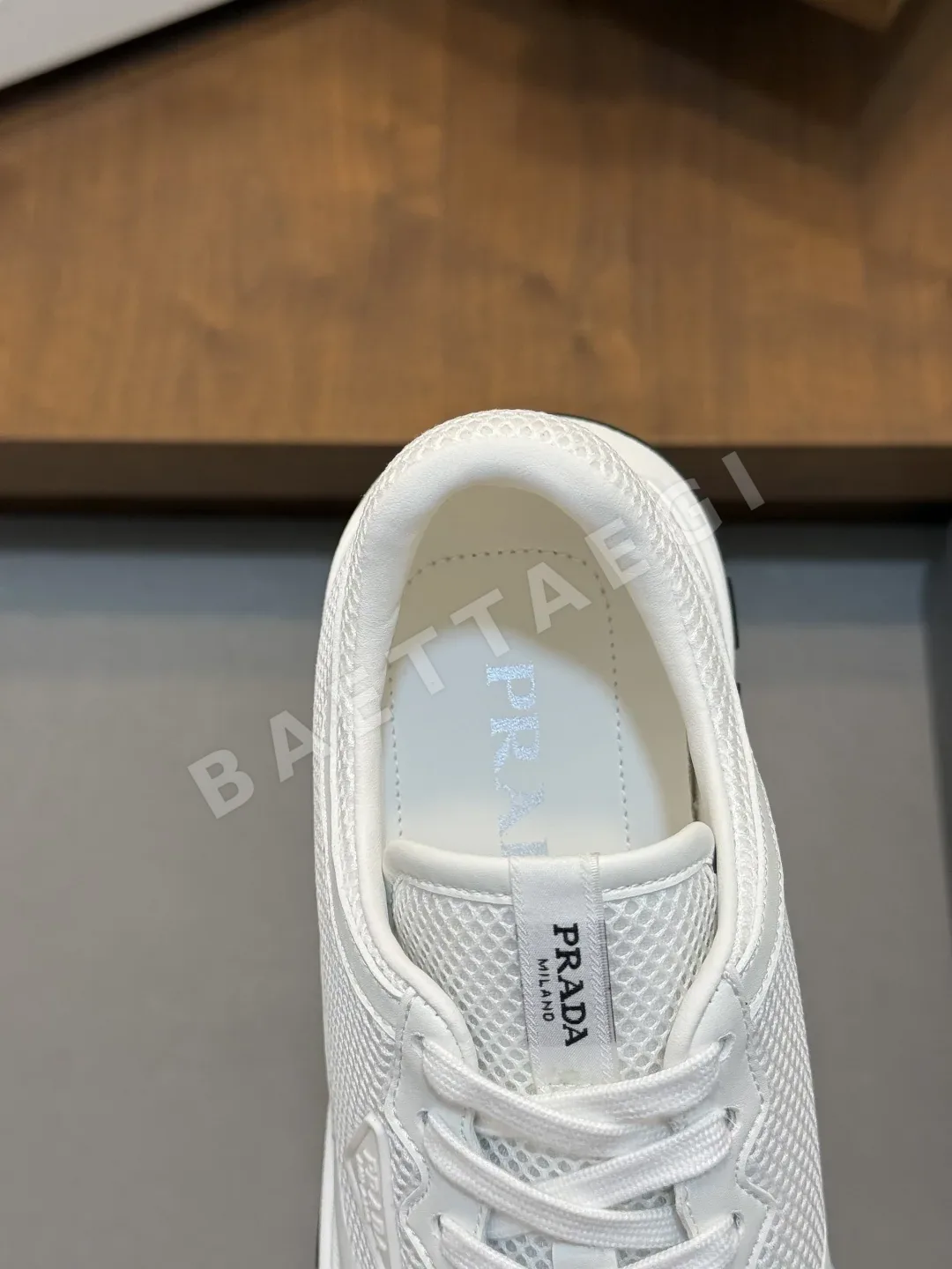 프라다 Linea Rossa 스웨이드 스니커즈 상세 이미지 7
