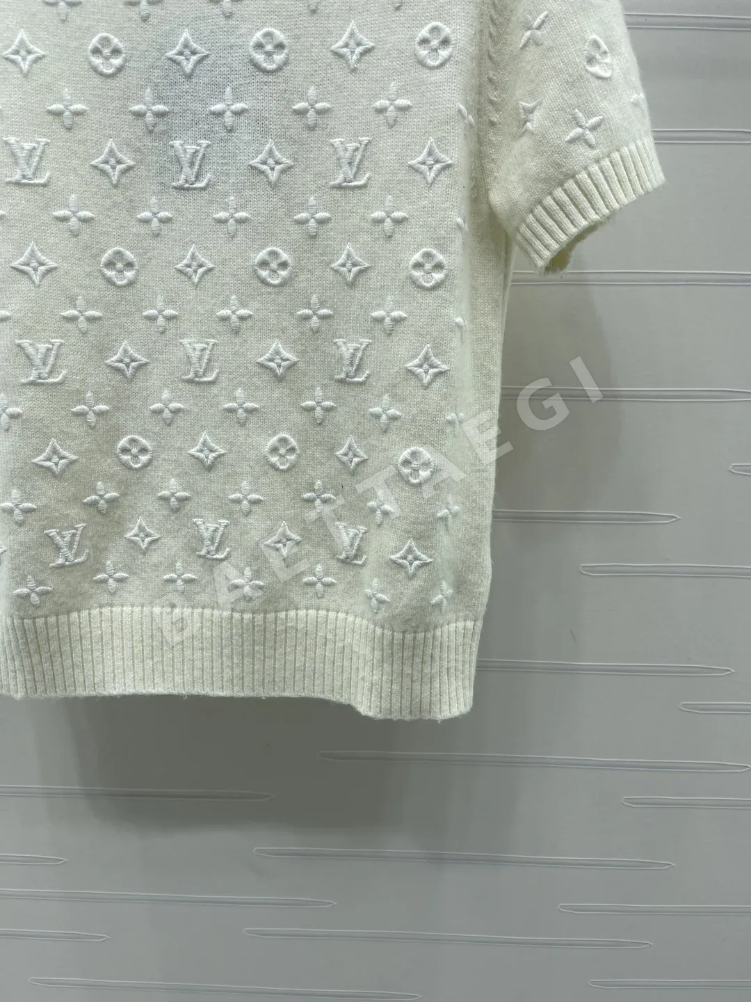 루이비통 모노그램 자수 울 반팔 니트 탑 상세 이미지 6