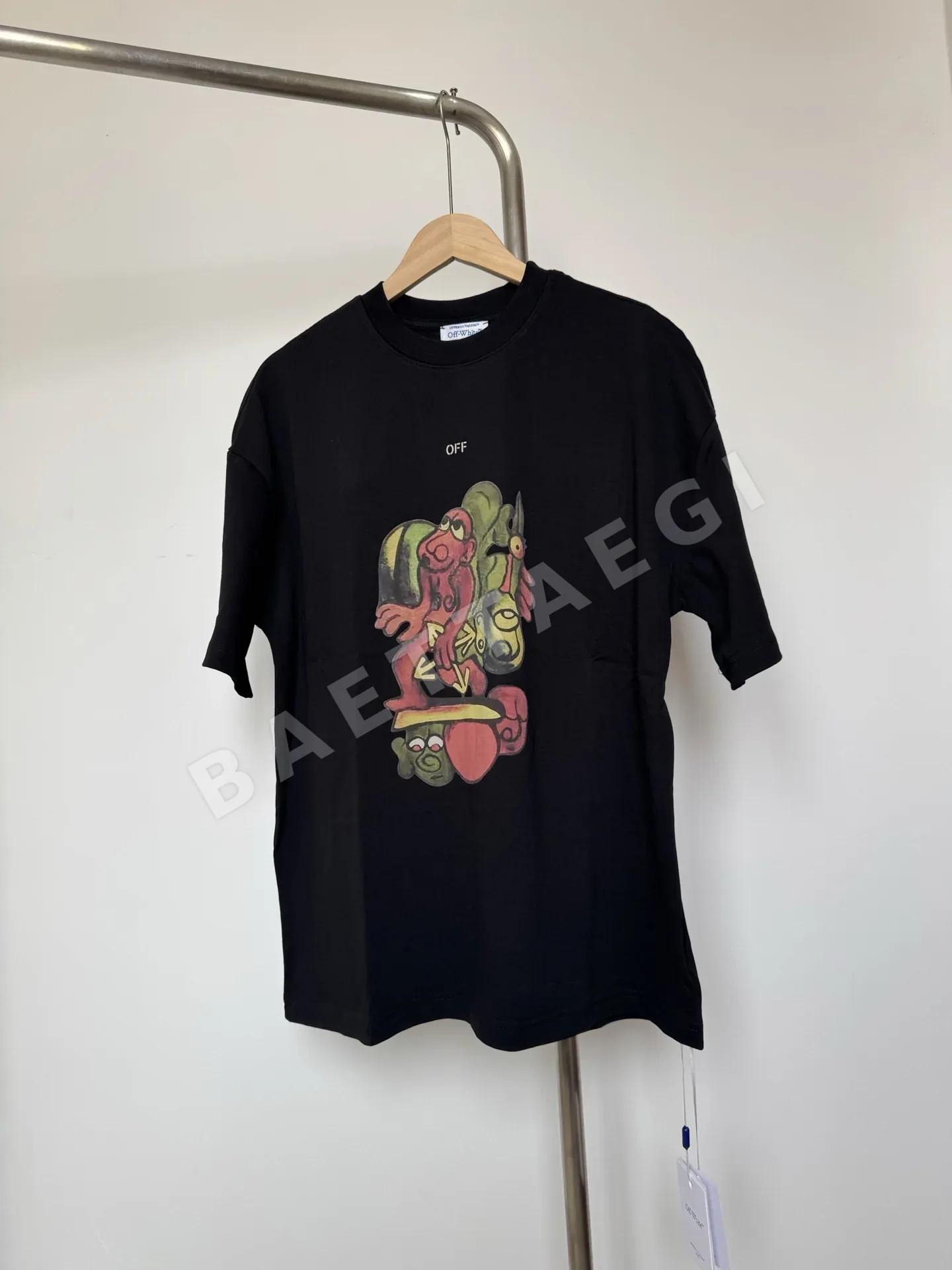 오프화이트 옅은 녹색 그래피티 남성 반팔 티셔츠 87082