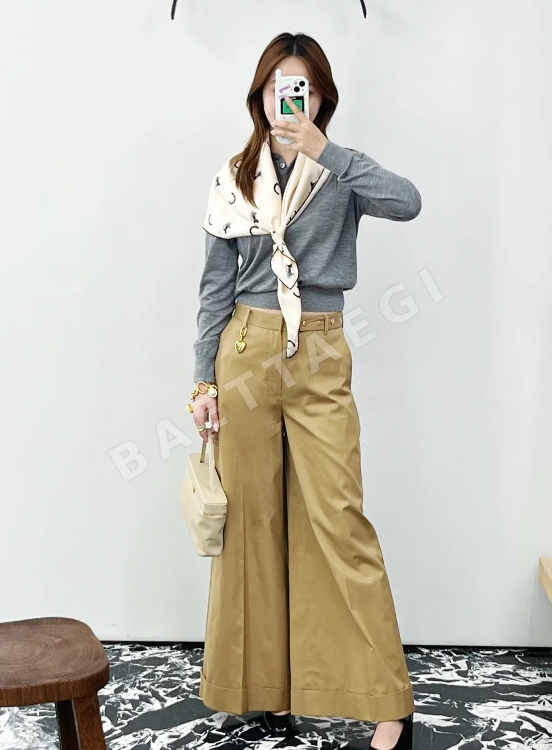 셀린느 골드 버클 벨트 장식 와이드 코튼 팬츠 상세 이미지 8