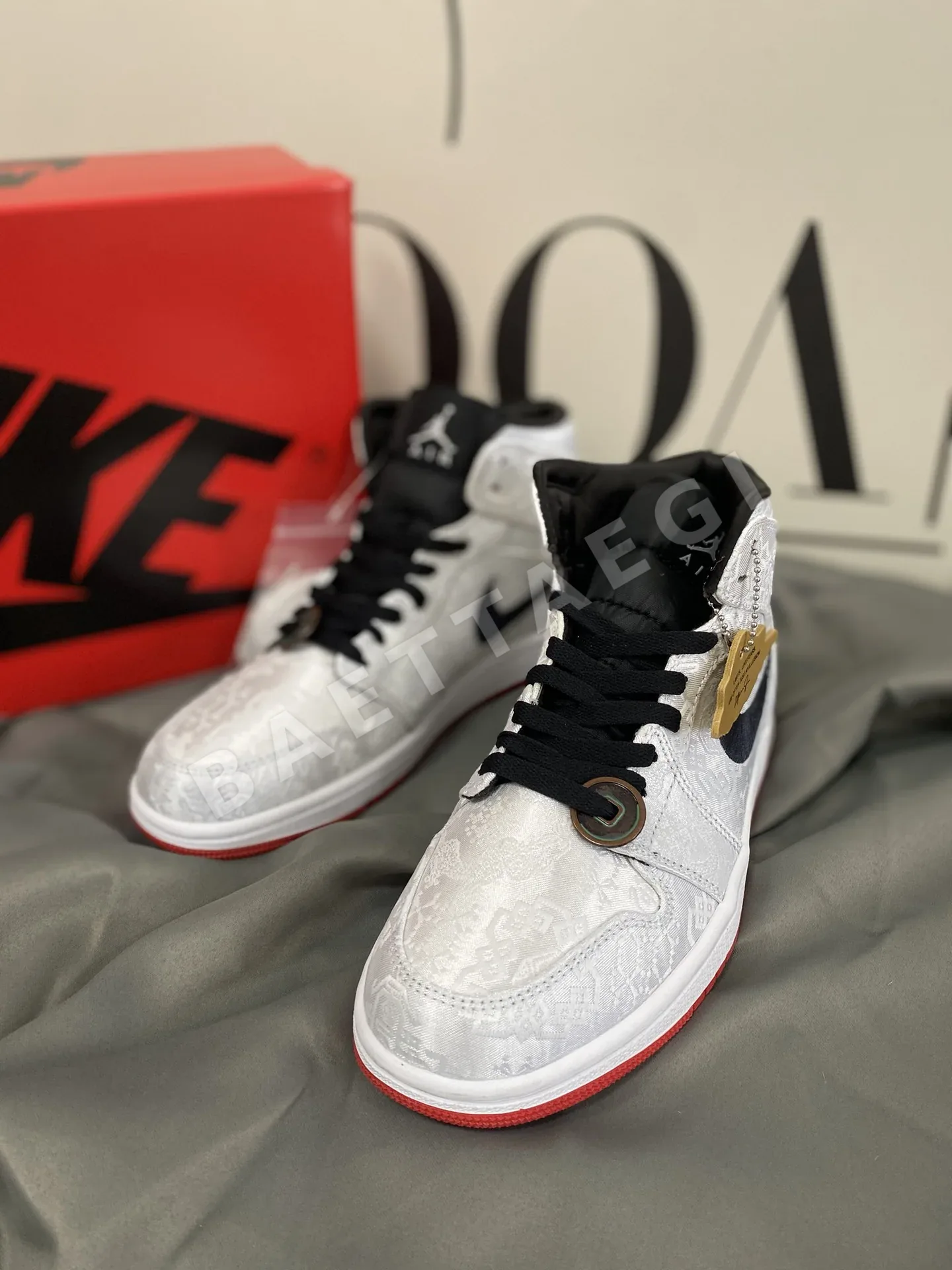 나이키조던 에어 조던 1 미드 피어리스 농구화 CU2804-100 상세 이미지 4