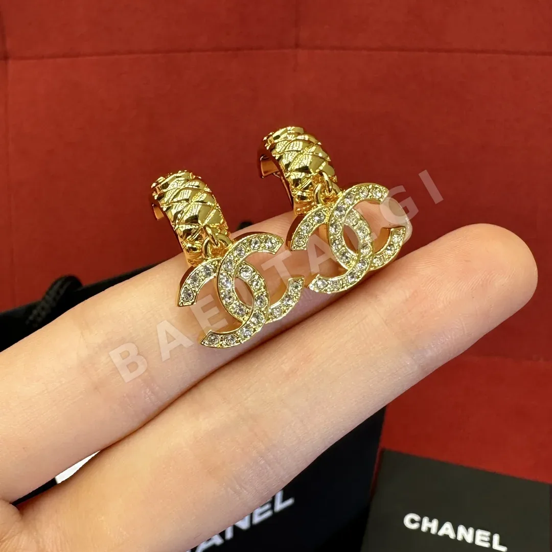샤넬 다이아몬드 패턴 더블 C 펜던트 귀걸이 178090
