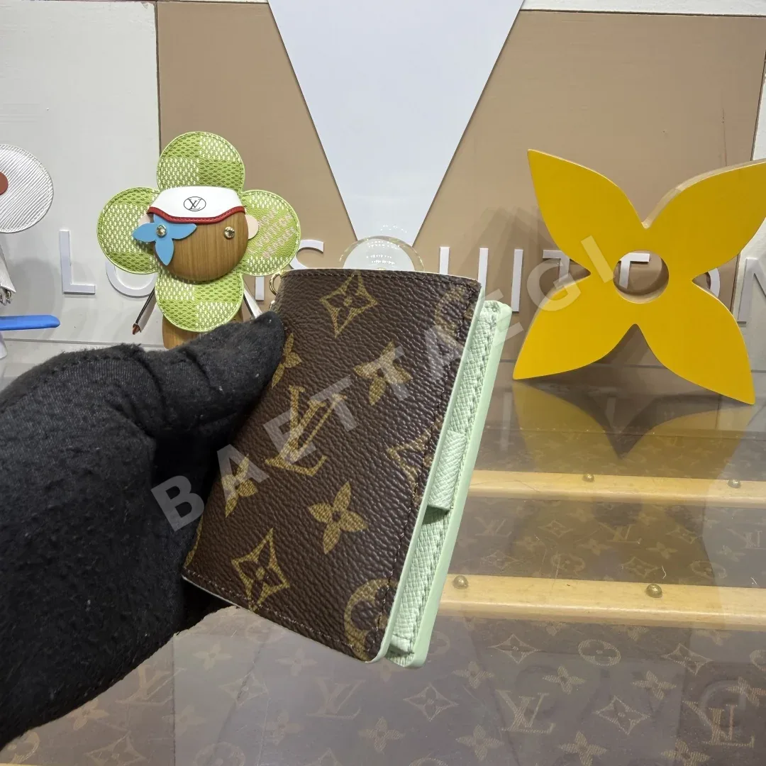 루이비통 클래식 모노그램 참 카드 홀더 지갑 상세 이미지 4