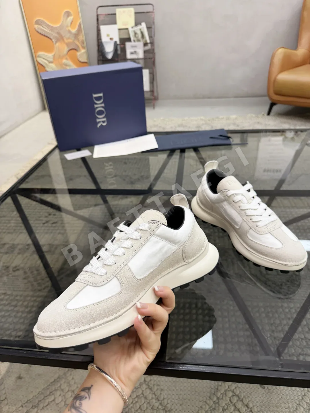 디올 스웨이드 캔버스 스니커즈 상세 이미지 4