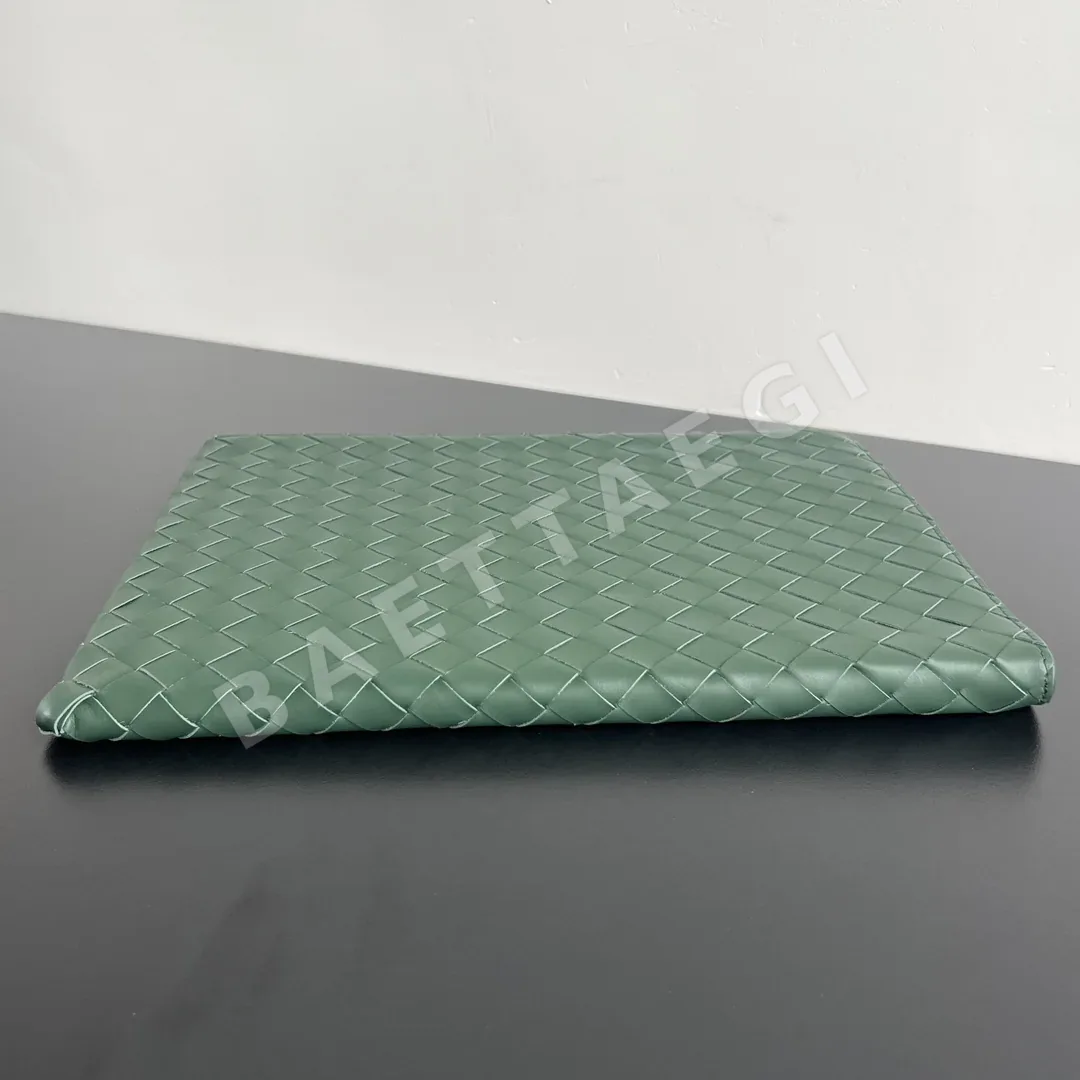 보테가베네타 인트레치오 카프스킨 하프 지퍼 클러치백 상세 이미지 4