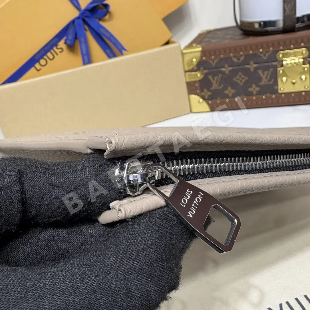 루이비통 포쉐트 보야주 미디엄 핸드백 M61692 상세 이미지 6
