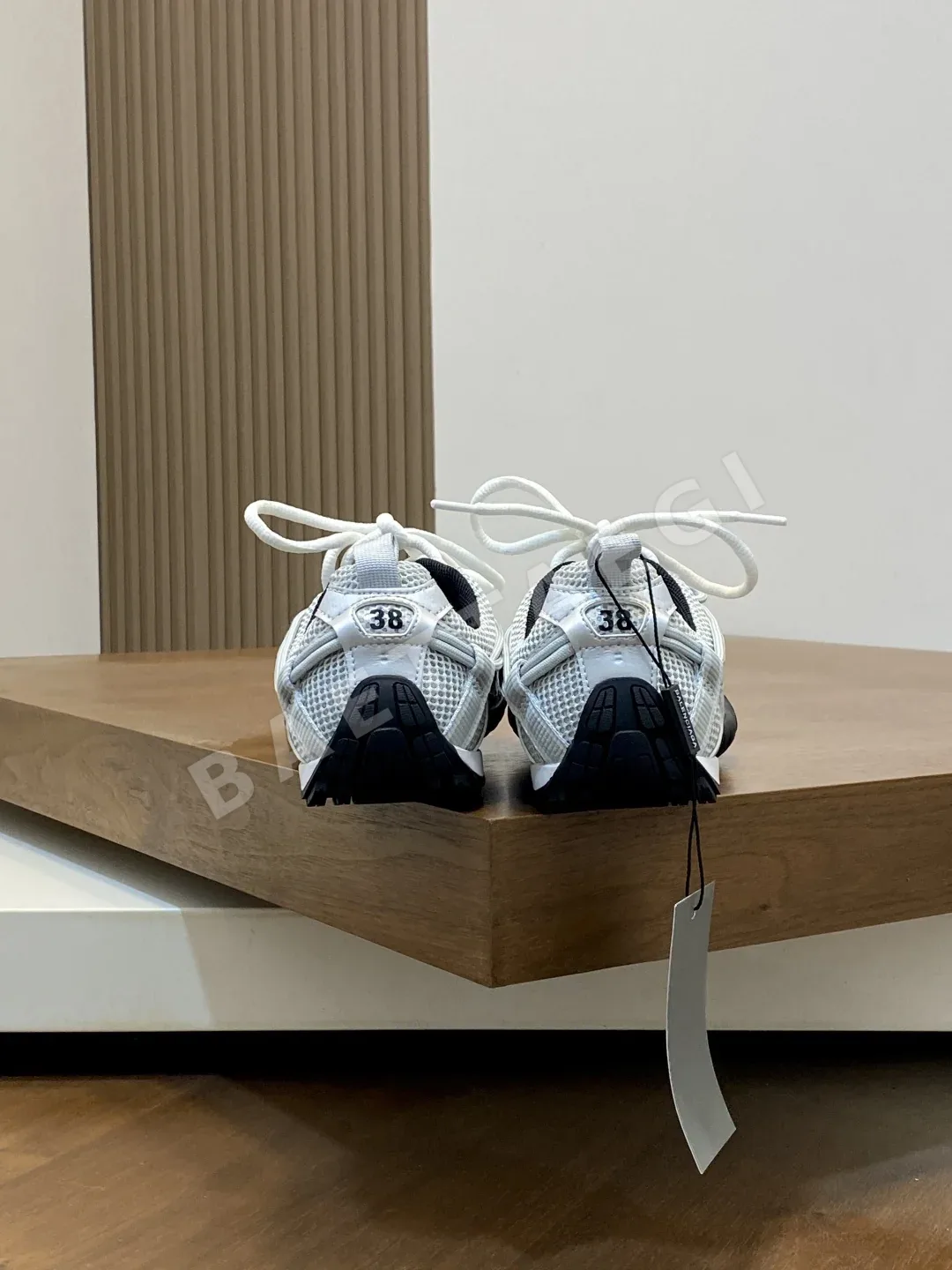 발렌시아가 레이더 메시 스니커즈 상세 이미지 8