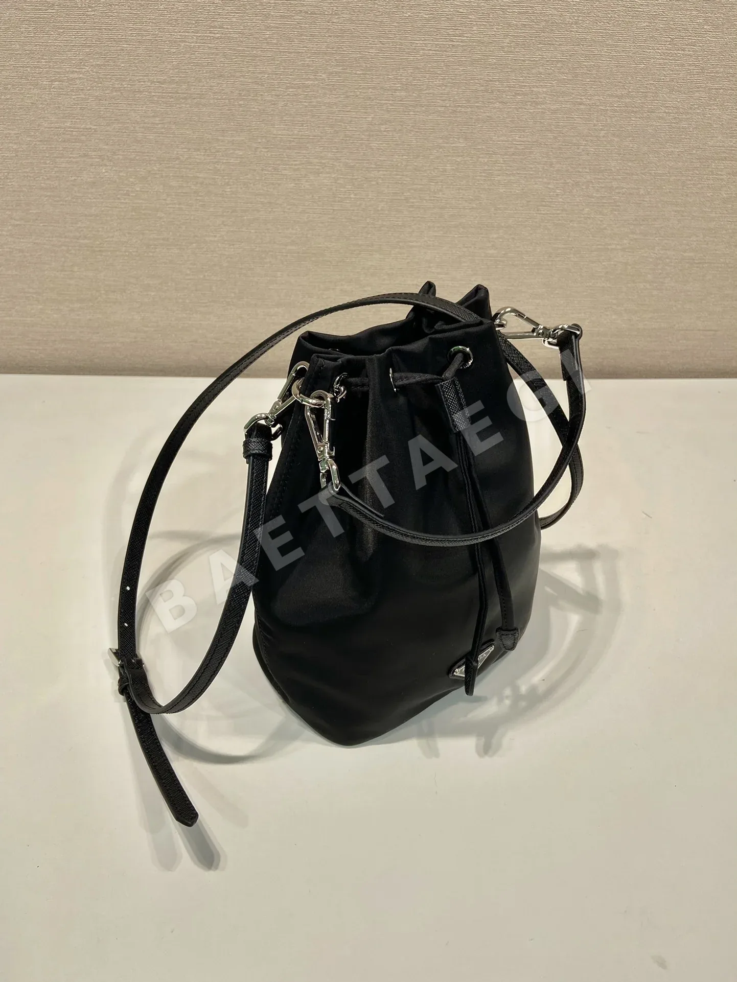 프라다 나일론 빈티지 버킷백 상세 이미지 3