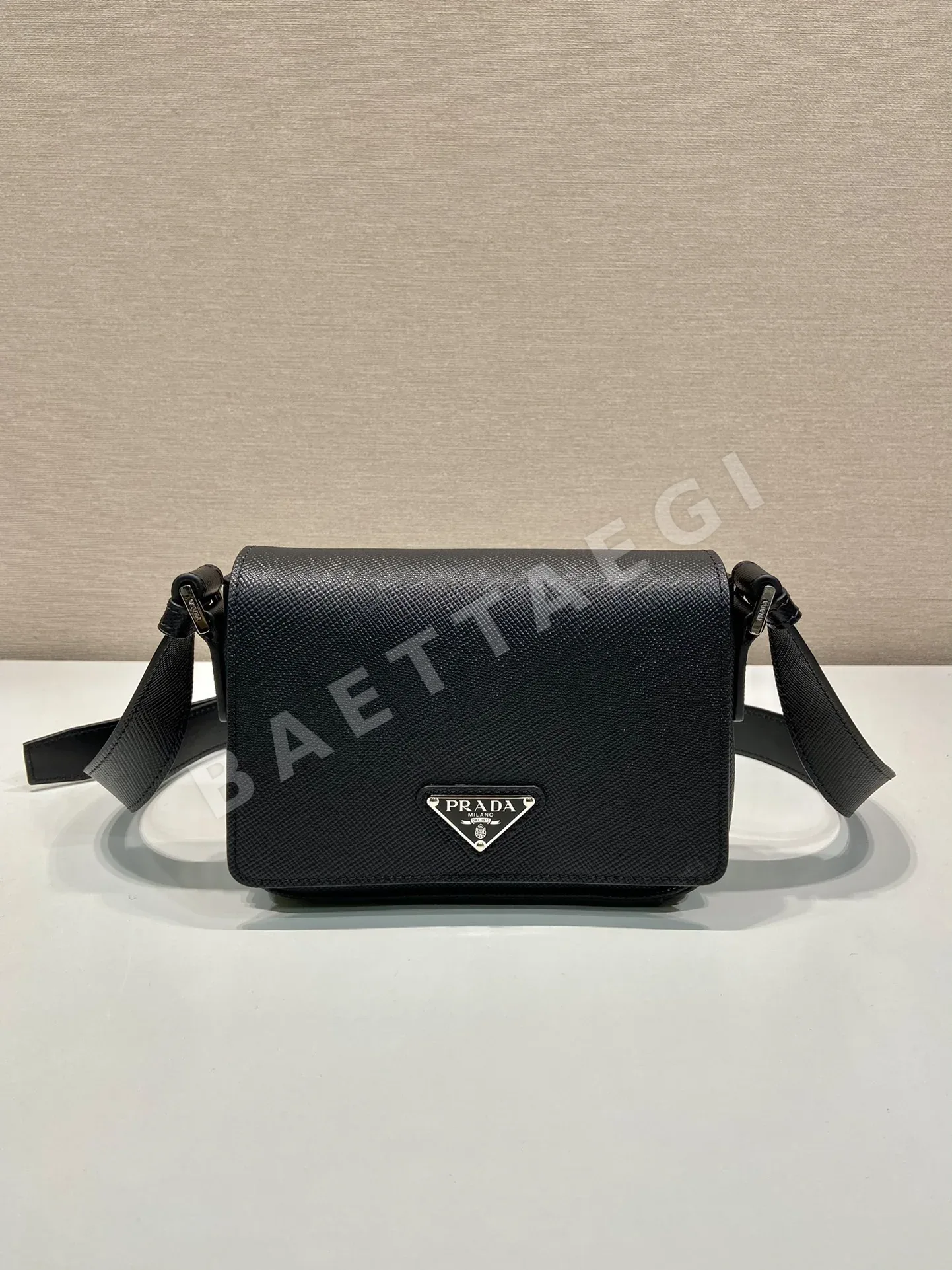 프라다 사피아노 가죽 숄더백 2VD065 66404