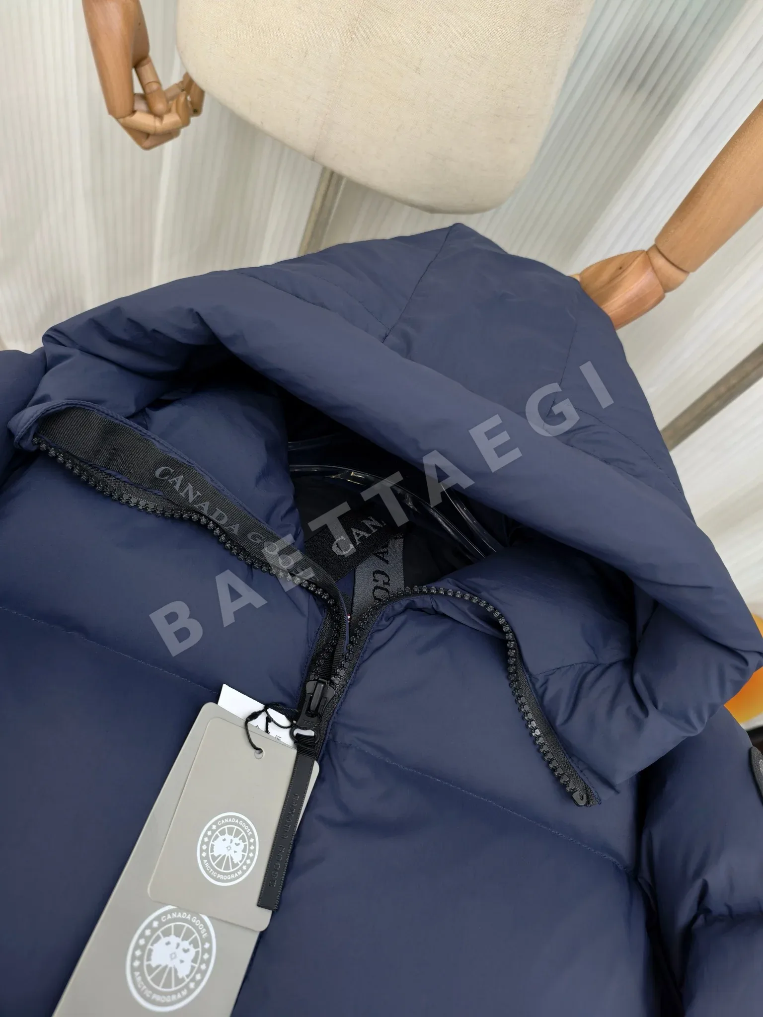 캐나다구스 크로프트론 블랙라벨 다운 재킷 여성 패딩 상세 이미지 6