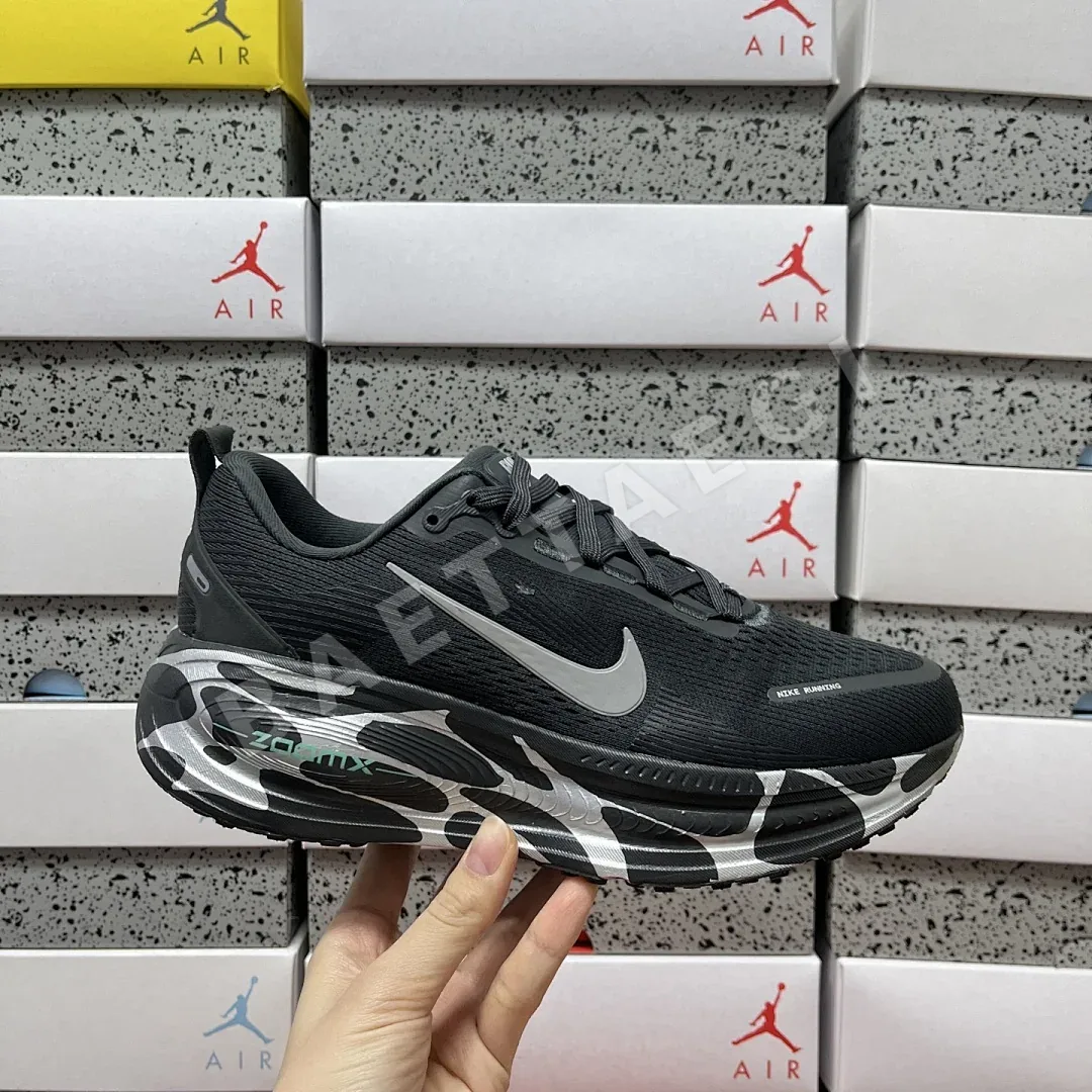 나이키 [XY] 보메로 18 IM6010-060 201155 Nike Vomero 18 Anthracite Reflect Silver 상세 이미지 6
