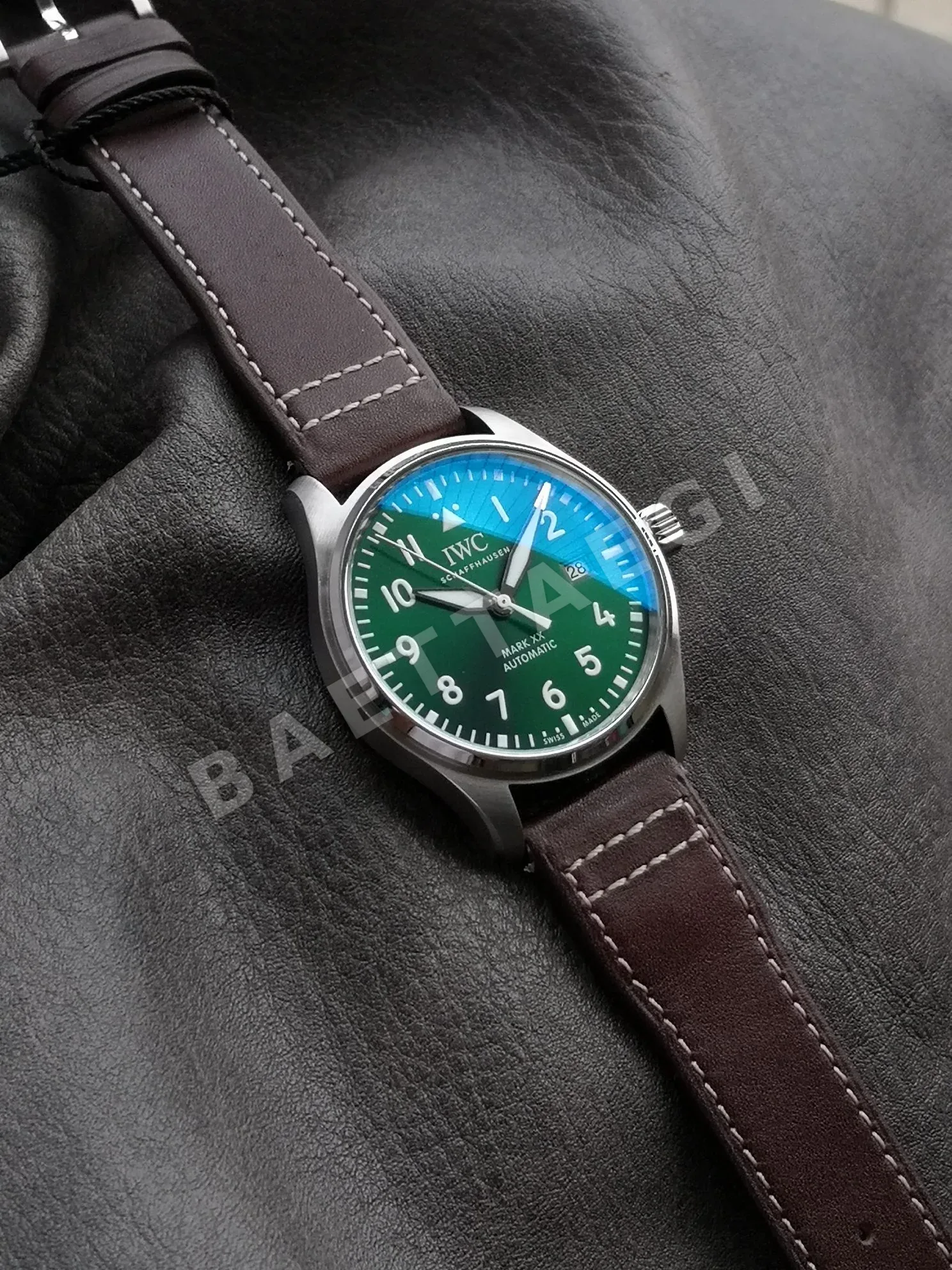 IWC 파일럿 그린 다이얼 자동 시계 IW328205 상세 이미지 6