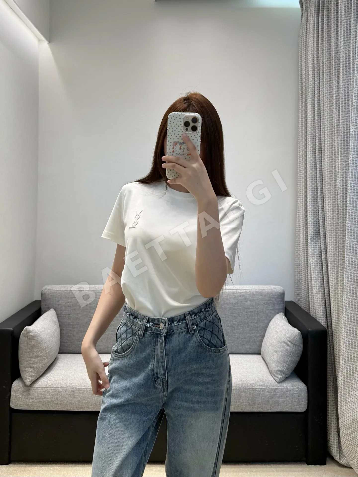 생로랑 자수 로고 여성 반팔 티셔츠 상세 이미지 9