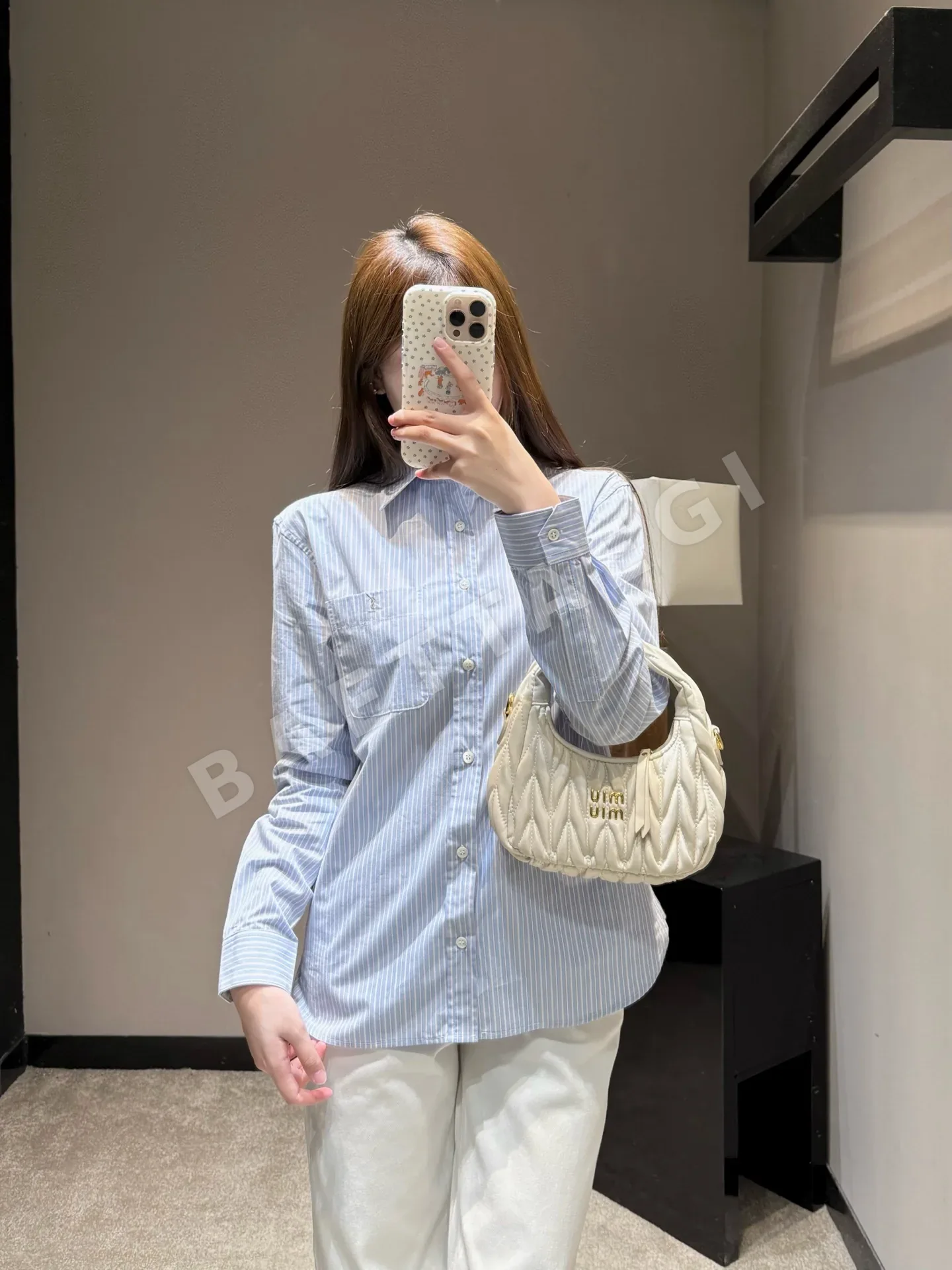 생로랑 로고 스트라이프 긴팔 셔츠 여성의류 상세 이미지 7