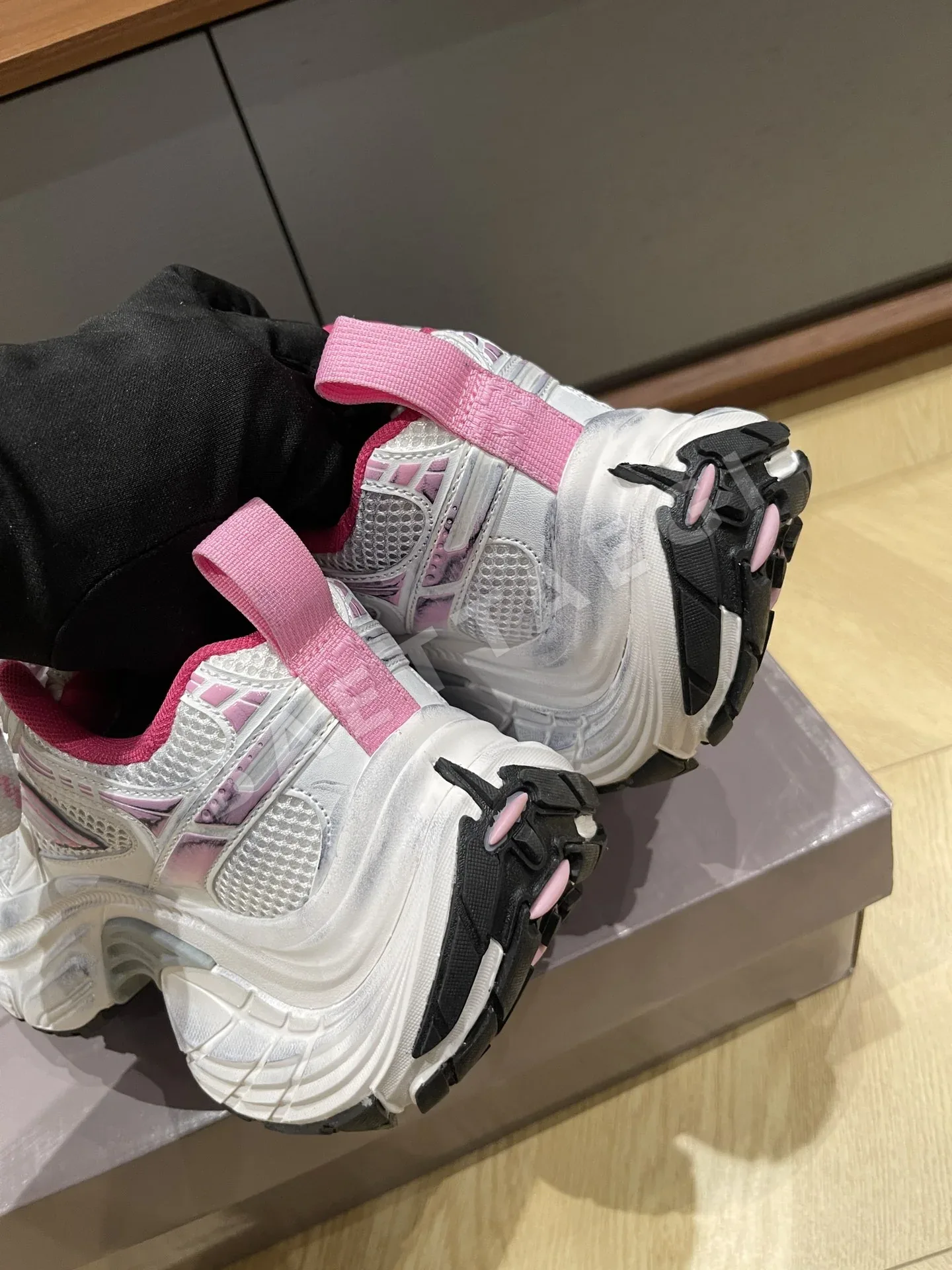 발렌시아가 6 XL 남성 신발 상세 이미지 8