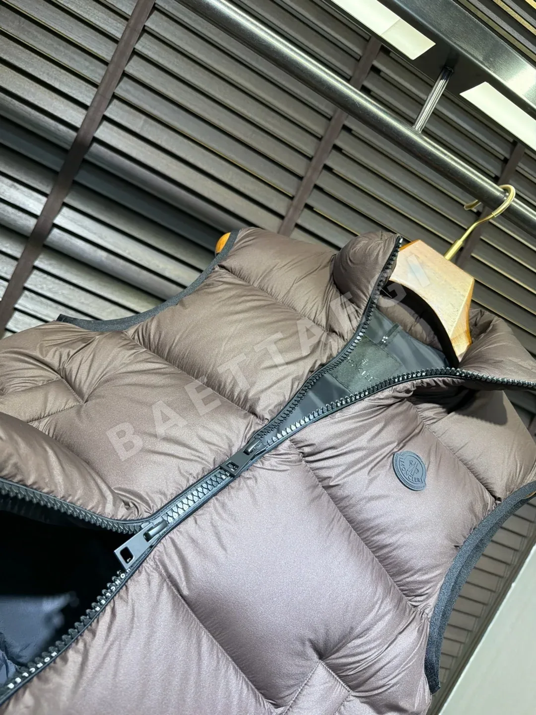 몽클레르 블랙커피블루 남성 다운 조끼 상세 이미지 7