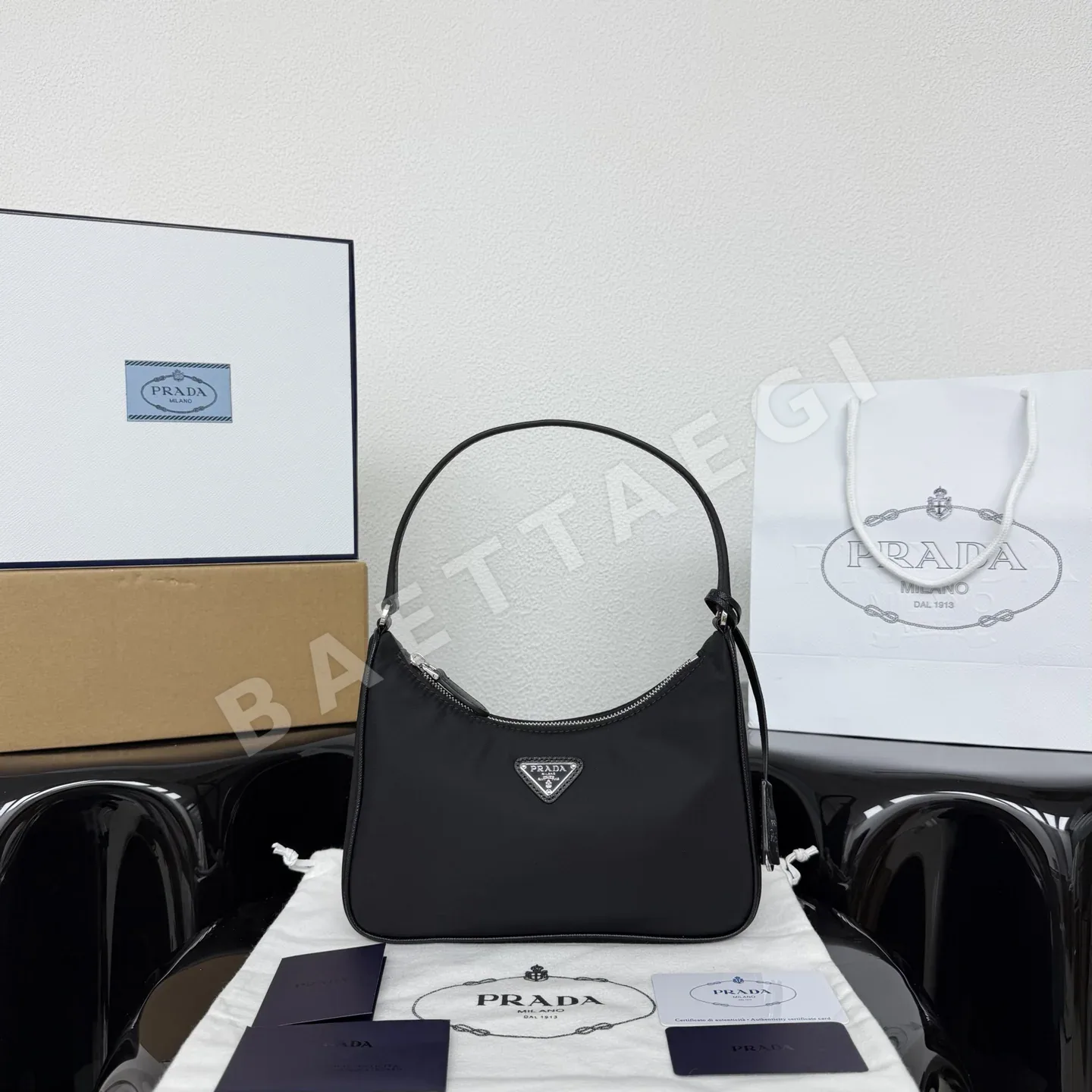 프라다 나일론 호보백 136693