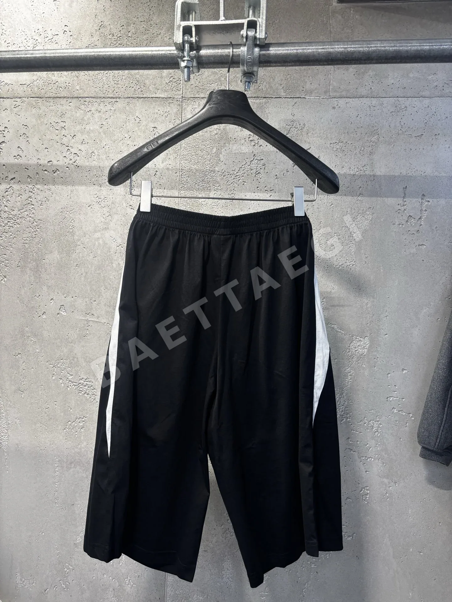 발렌시아가 남성 바지 상세 이미지 2