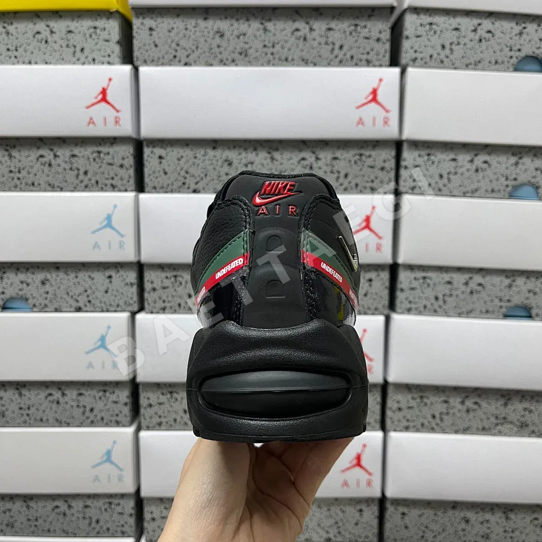 나이키 [KZ2.0] 에어 맥스 95 SP IB4453-001 201159 Nike Air Max 95 SP Undefeated Black 상세 이미지 2