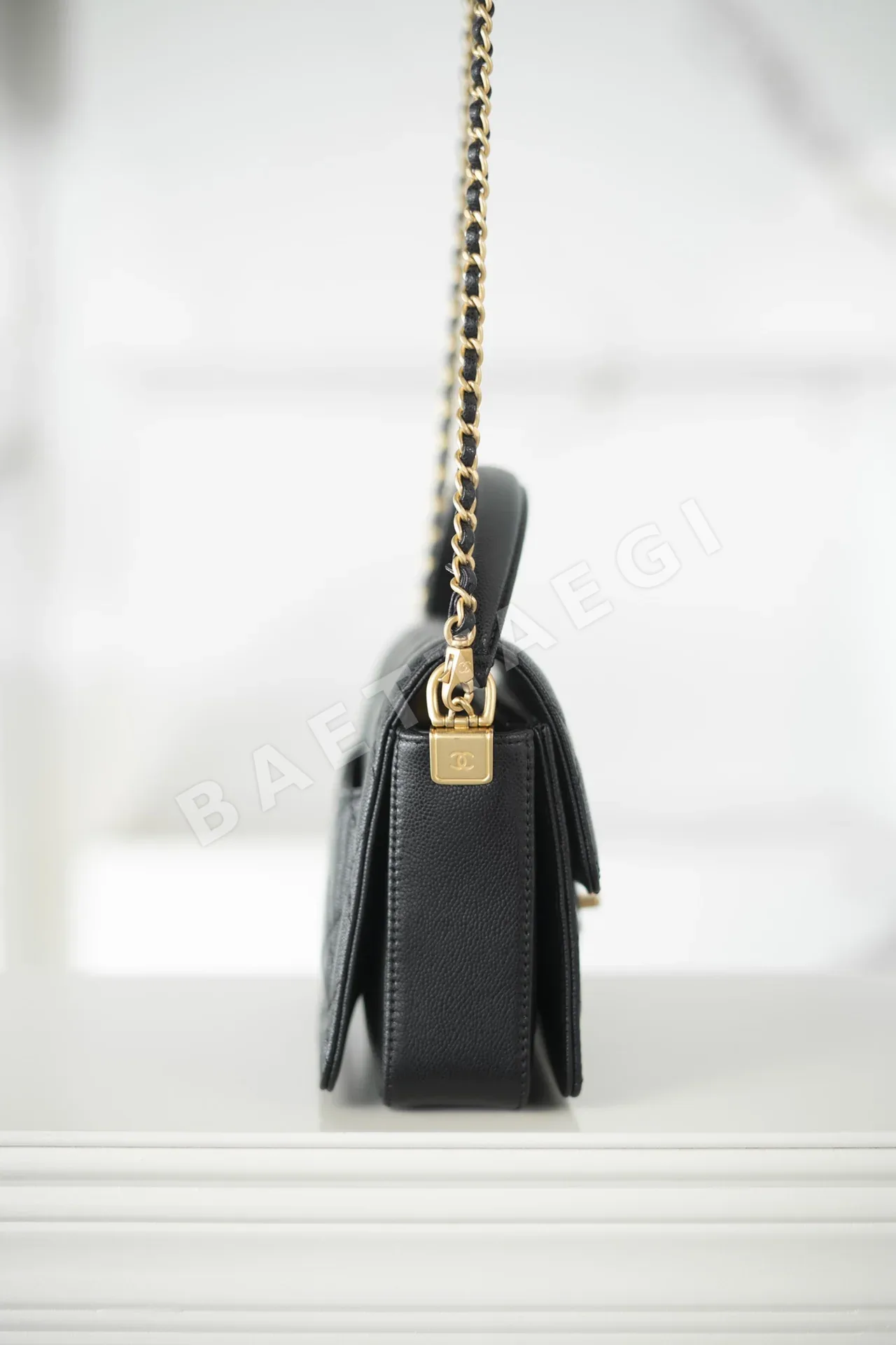 샤넬 클래식 플랩백 미니 블랙 캐비어 가방 24 K 상세 이미지 8