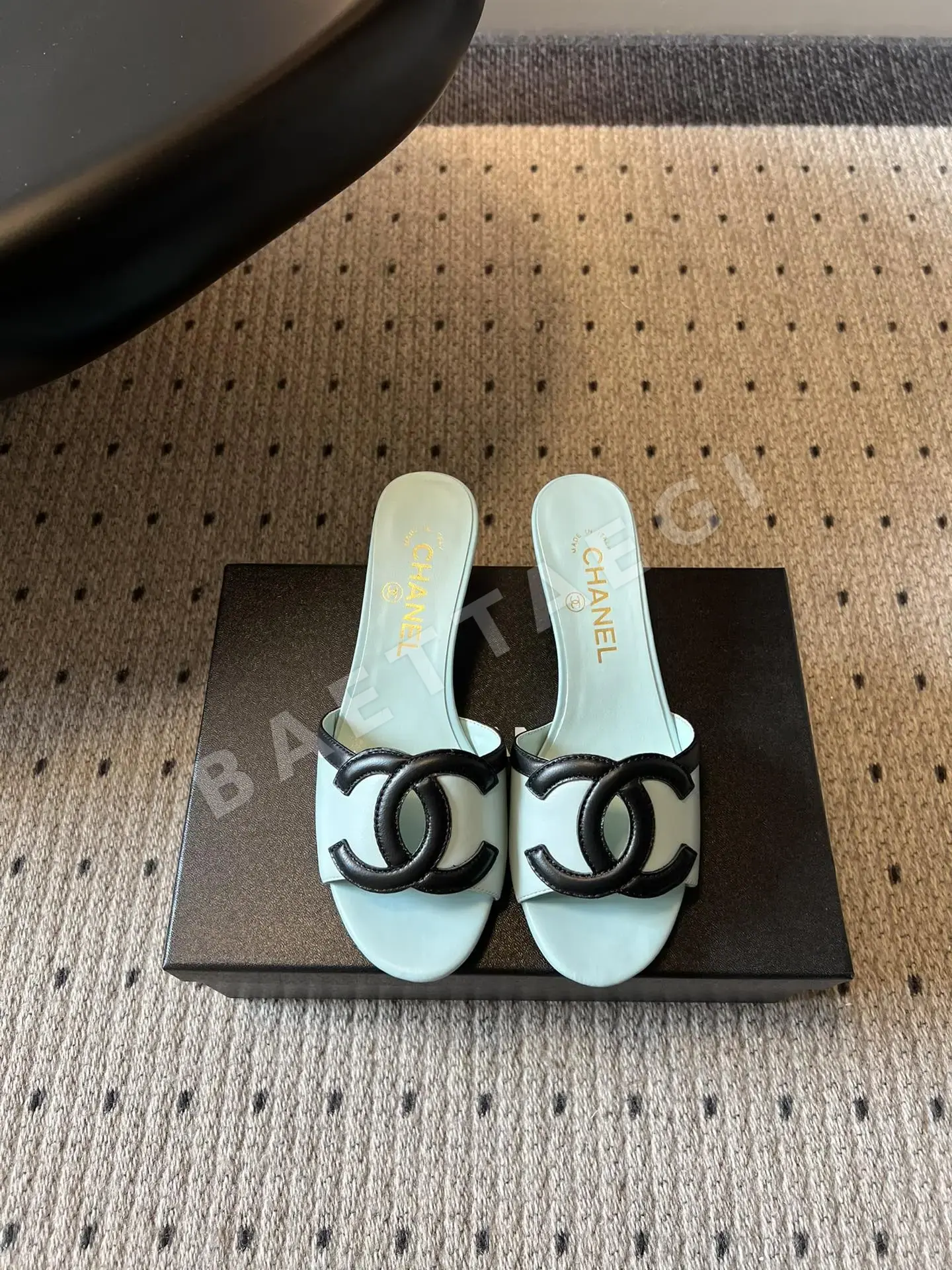 샤넬 더블 C 버클 로우힐 슬라이더 96038