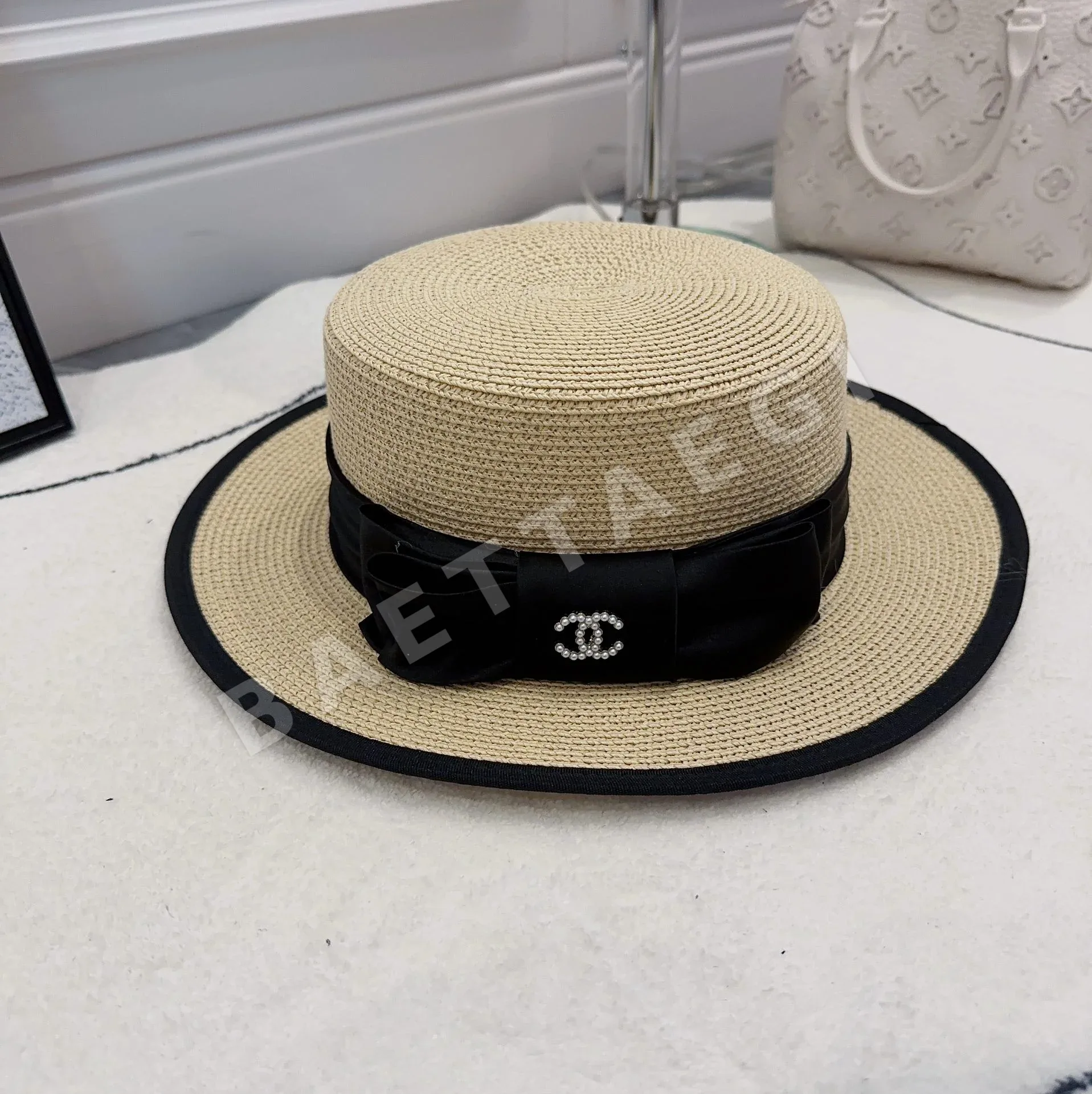 샤넬 새틴 리본 플랫캡 82137