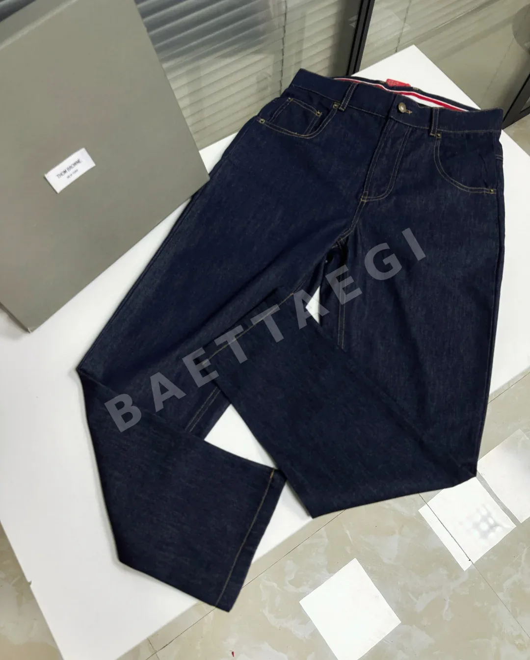 톰브라운 데님 남성 바지 상세 이미지 5