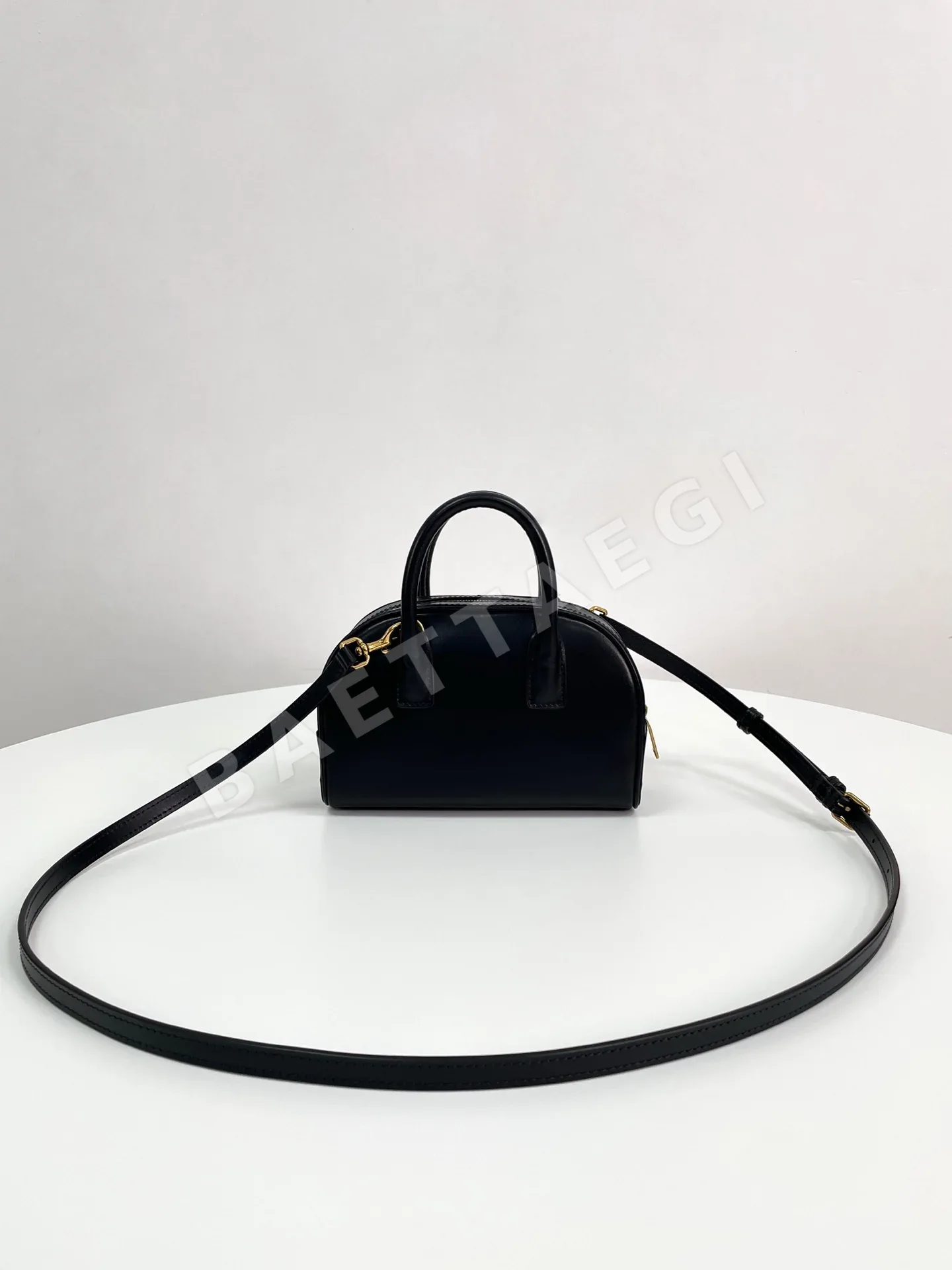 생로랑 SAC DE JOUR 미니 보스턴 가방 상세 이미지 4