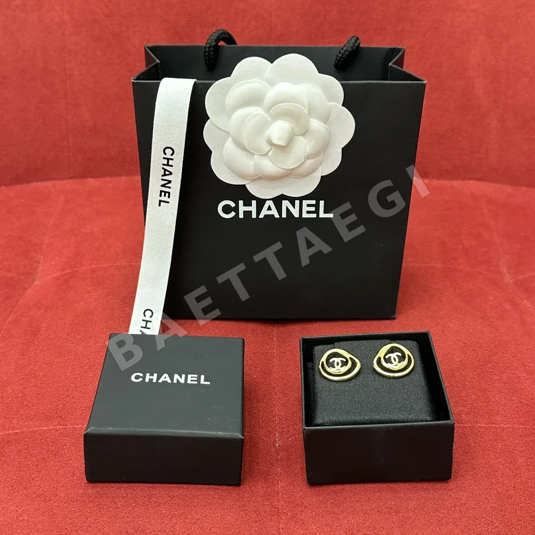 샤넬 24K 중공 더블 C 스터드 귀걸이 상세 이미지 8