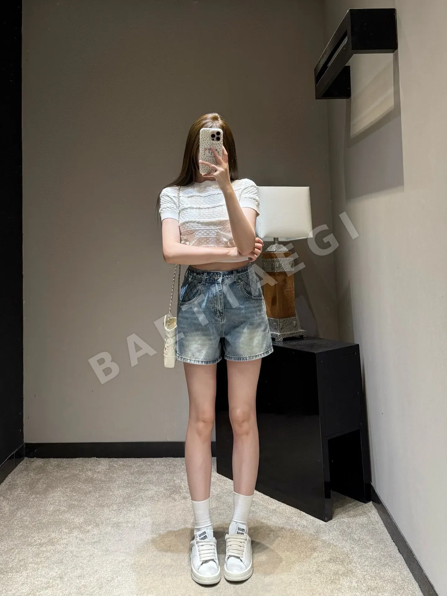 샤넬 다이아몬드 퀼팅 체인 허리 워시드 데님 반바지 상세 이미지 6