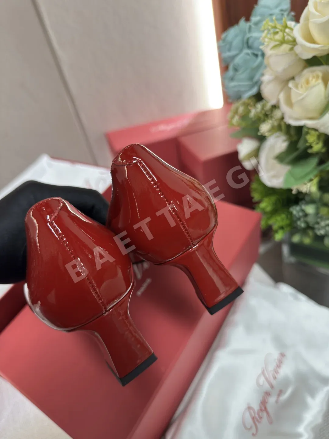 로저비비에 스퀘어 버클 로우컷 여성 신발 상세 이미지 9