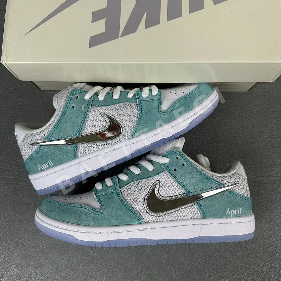 나이키 [TOP/S2] SB 덩크 로우 FD2562-400 200934 Nike SB Dunk Low April Skateboards 상세 이미지 9