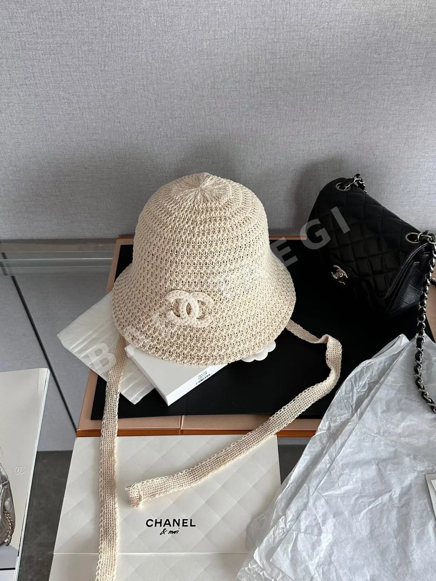 샤넬 더블 C 로고 스트로 캡 상세 이미지 3