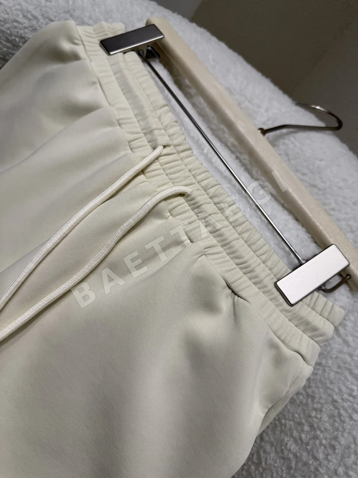 미우미우 프릴 노슬리브 탑 반바지 세트 상세 이미지 4